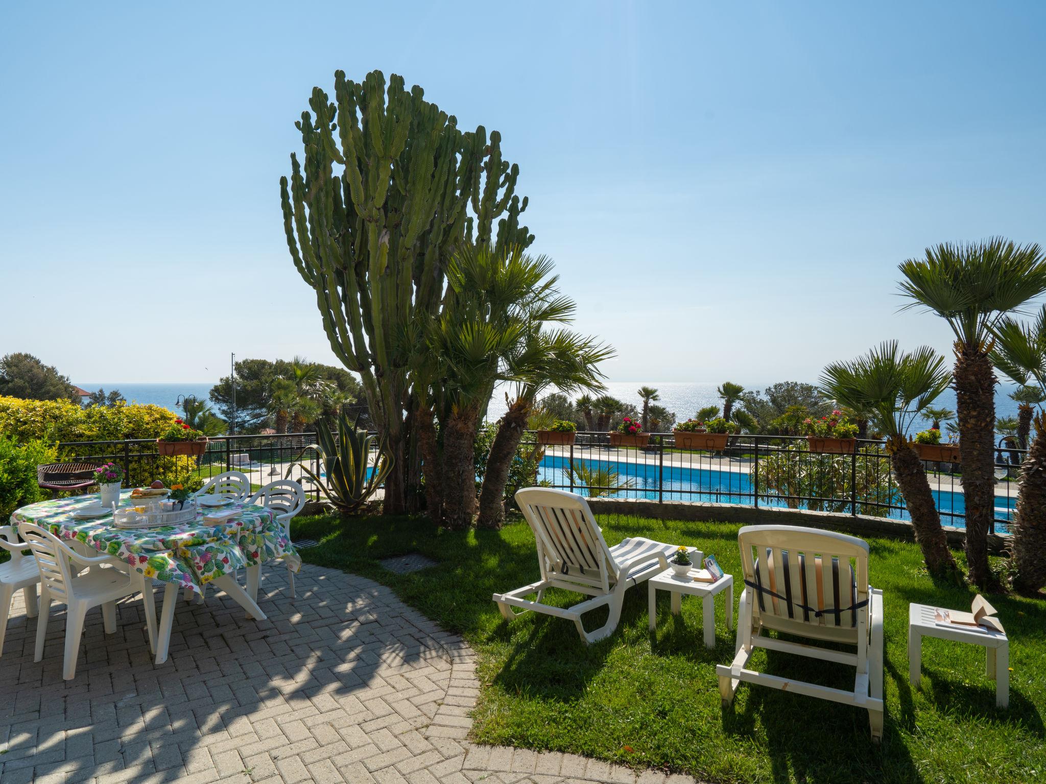 Photo 23 - 1 bedroom Apartment in Cipressa with swimming pool and sea view