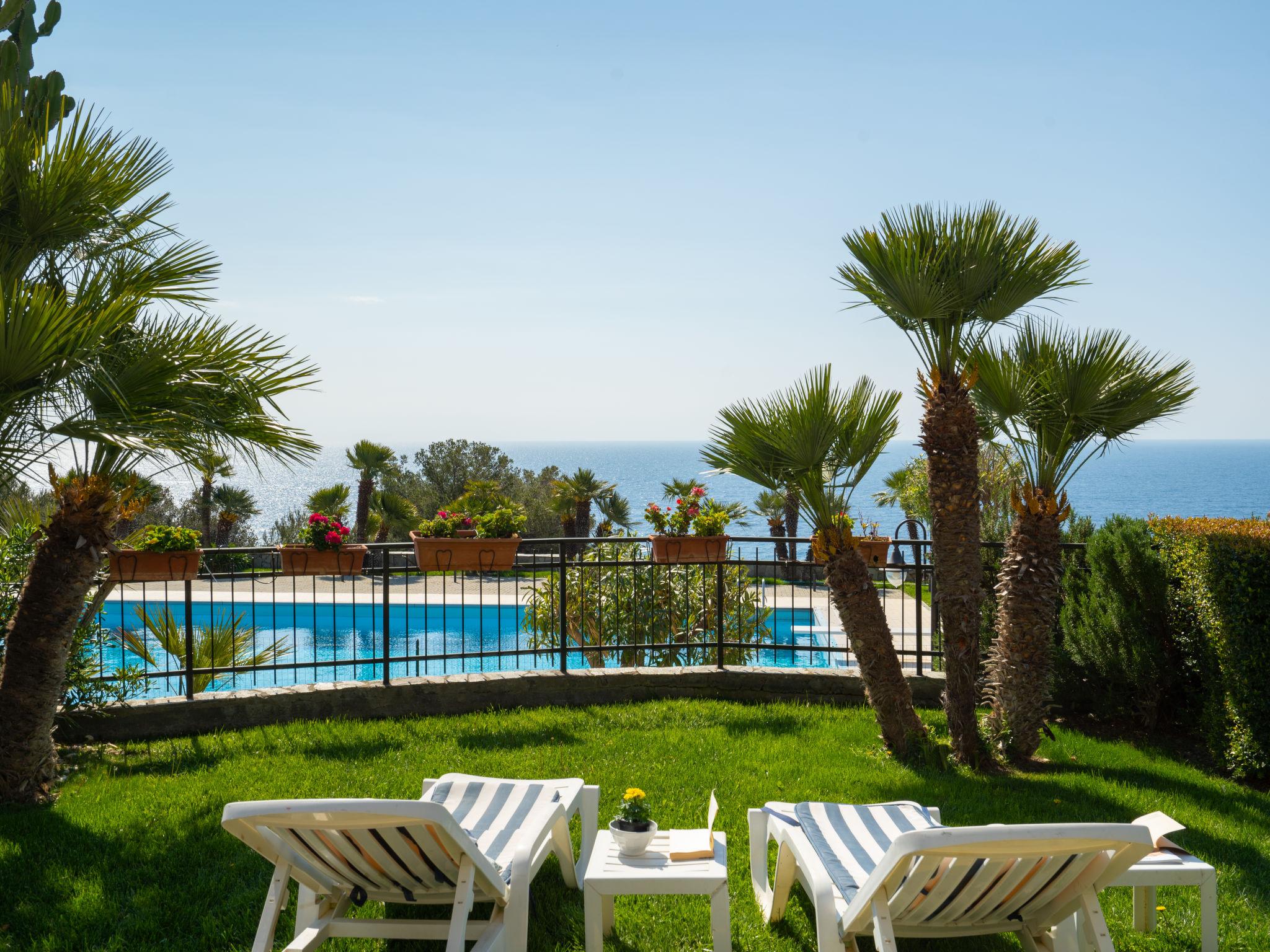 Foto 24 - Apartamento de 1 habitación en Cipressa con piscina y vistas al mar