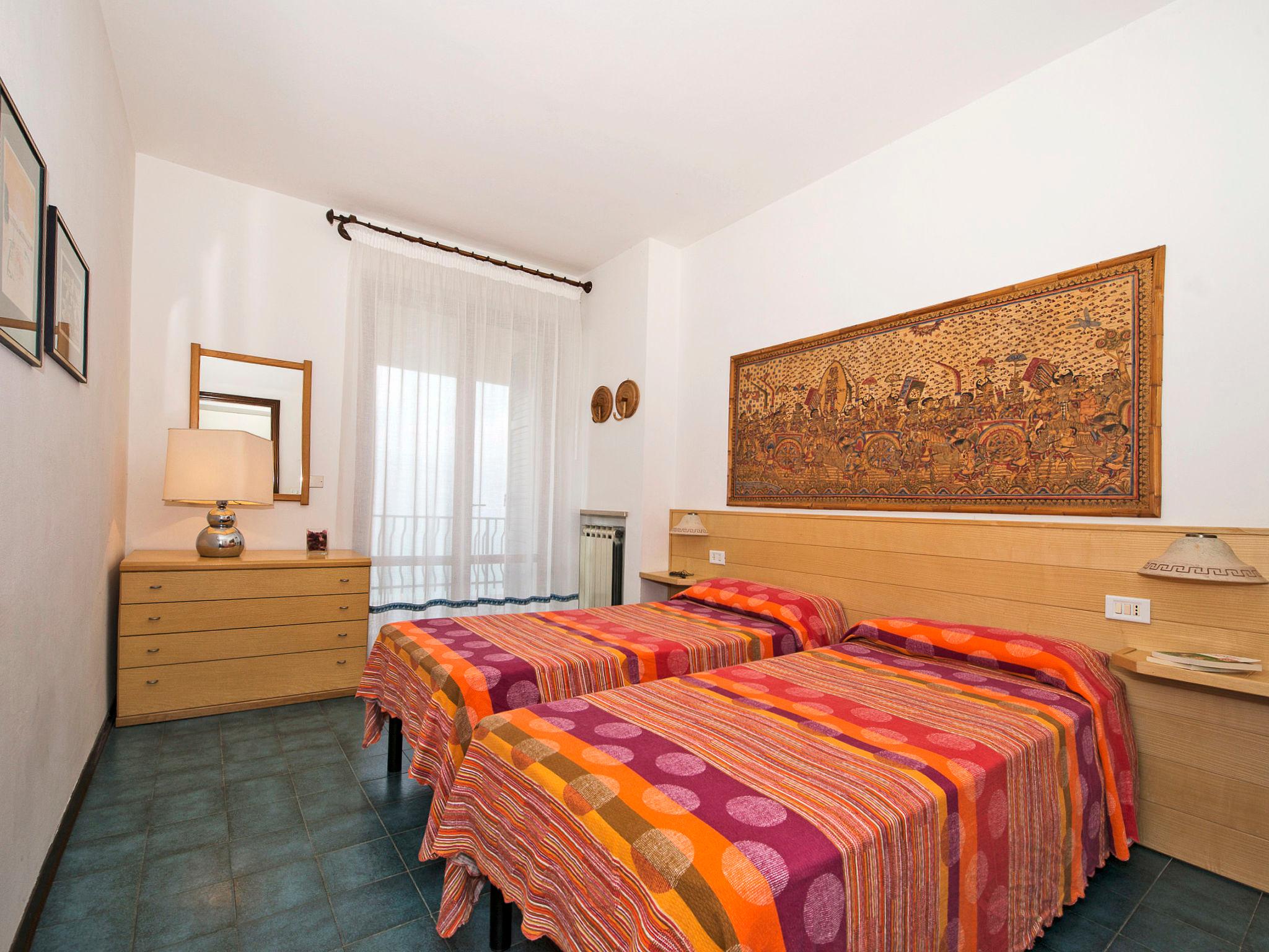 Photo 13 - 2 bedroom Apartment in Torri del Benaco with swimming pool and garden