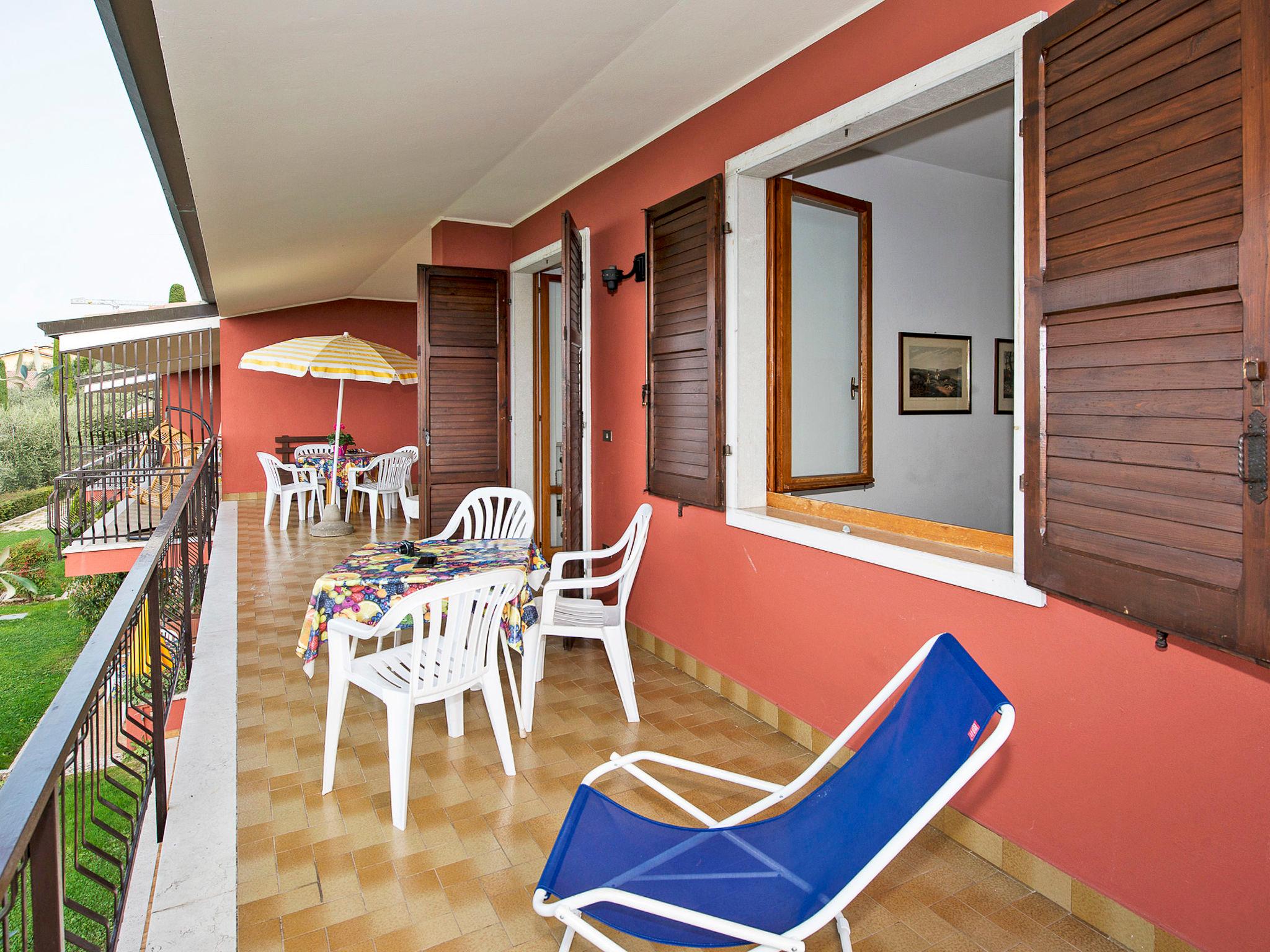 Photo 22 - 2 bedroom Apartment in Torri del Benaco with swimming pool and mountain view