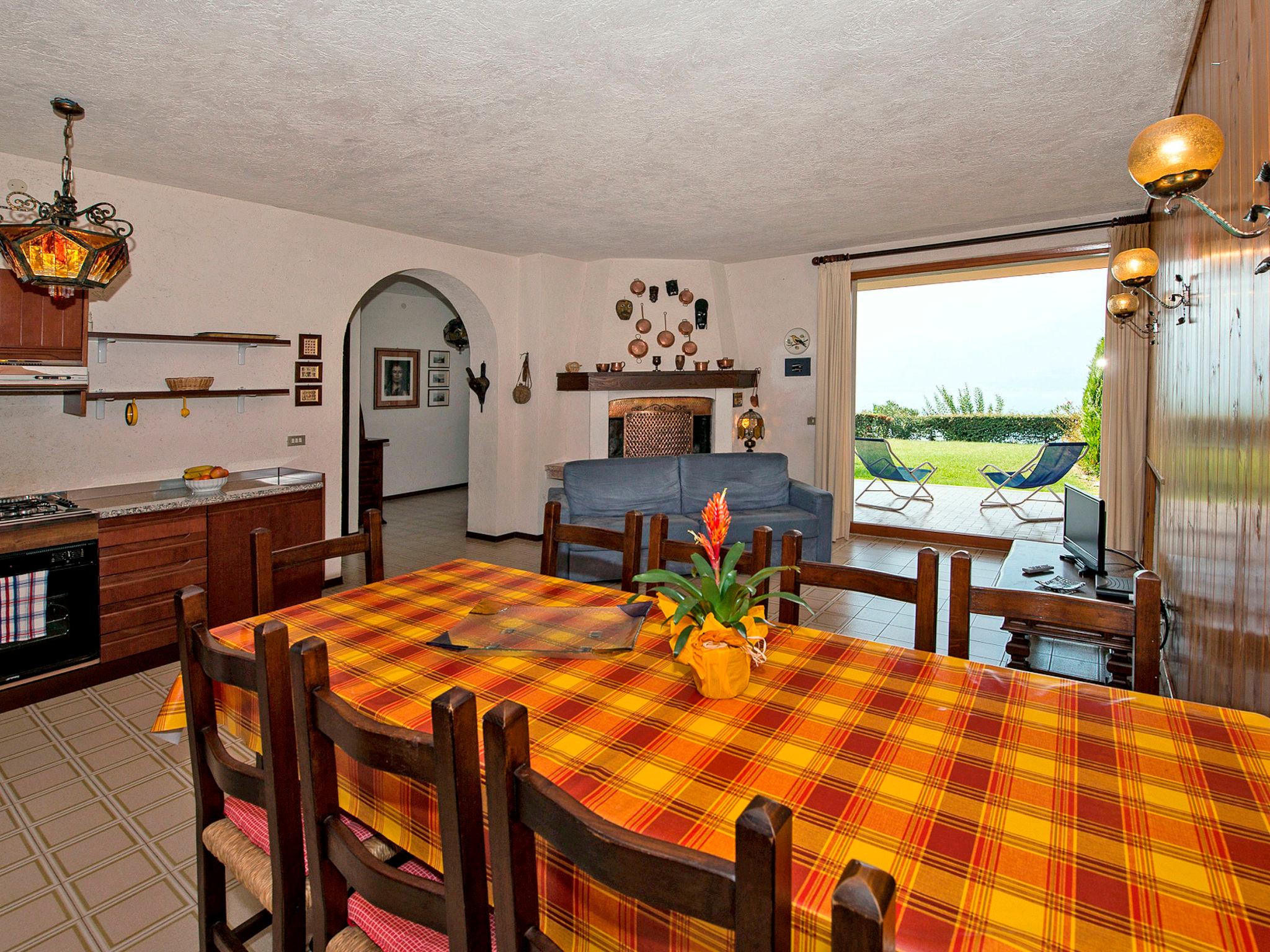 Photo 7 - 2 bedroom Apartment in Torri del Benaco with swimming pool and mountain view