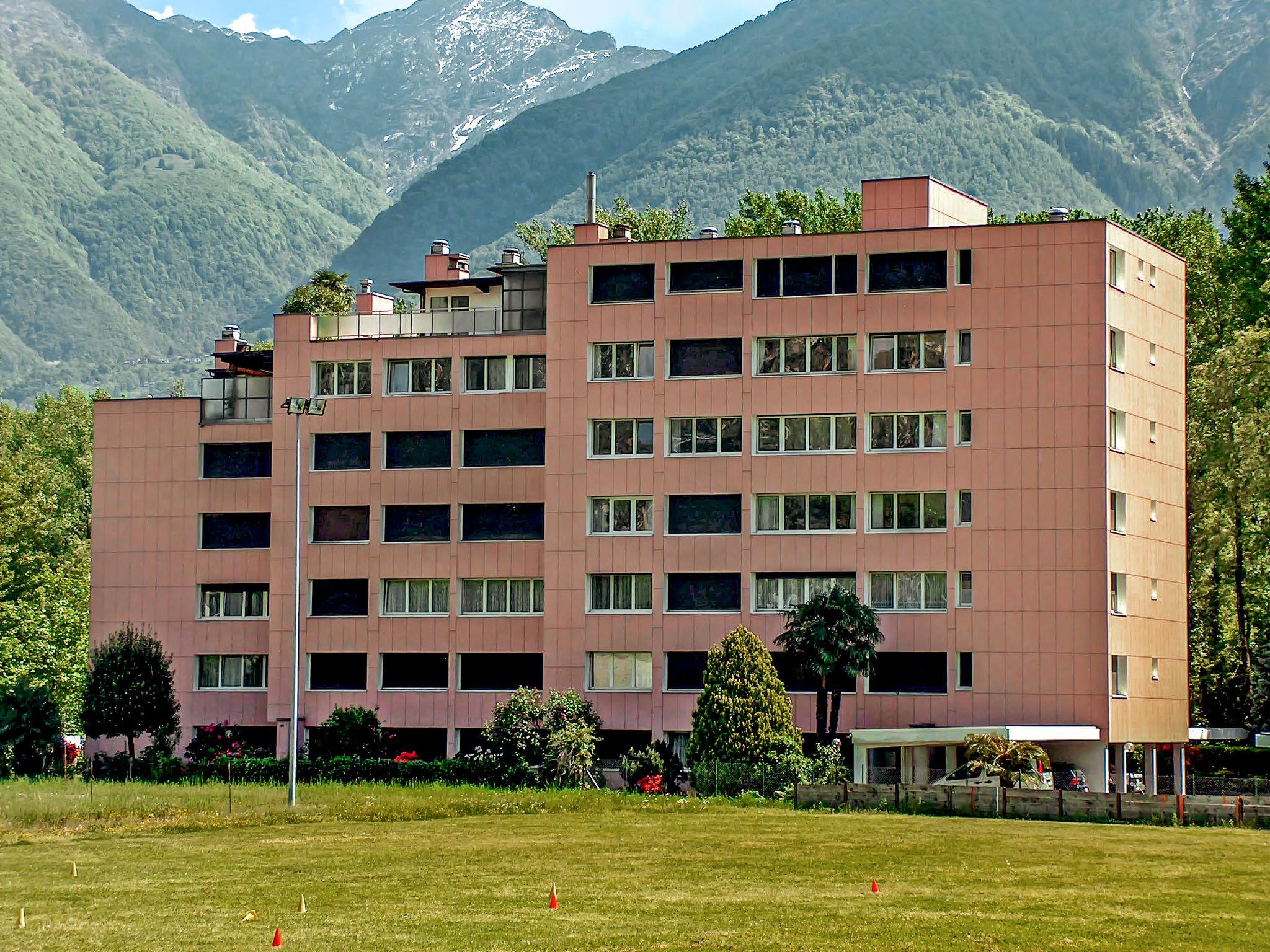 Foto 18 - Appartamento con 2 camere da letto a Locarno con vista sulle montagne