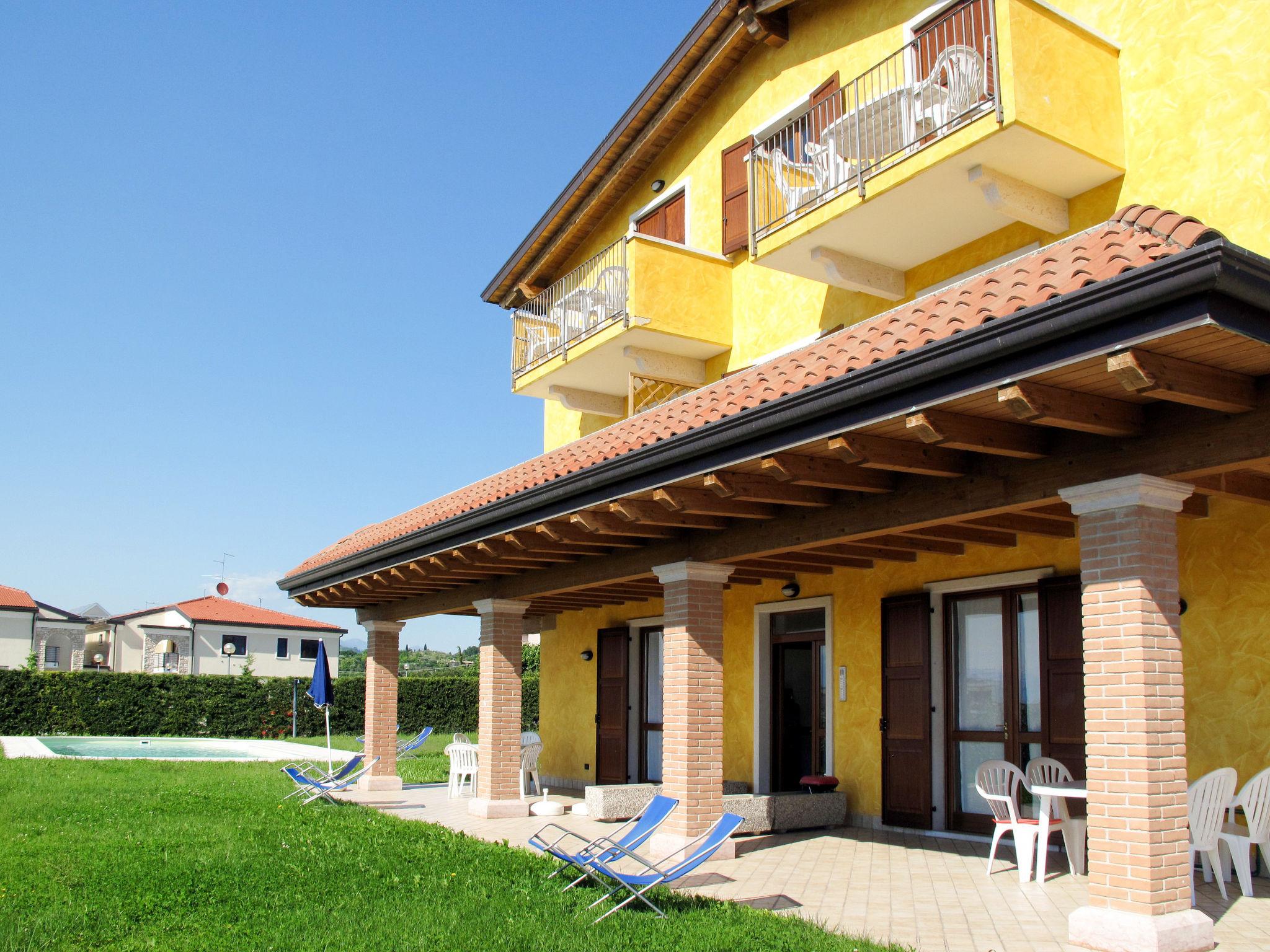 Photo 1 - Appartement de 2 chambres à Lazise avec piscine et vues sur la montagne