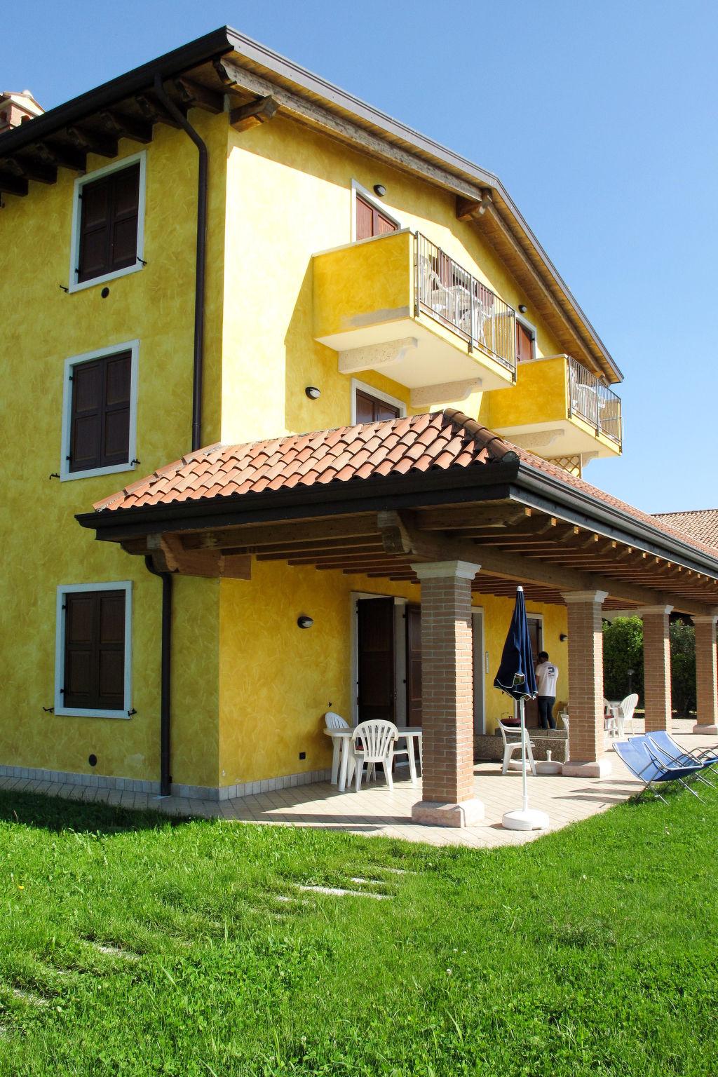 Foto 10 - Apartamento de 2 habitaciones en Lazise con piscina y vistas a la montaña