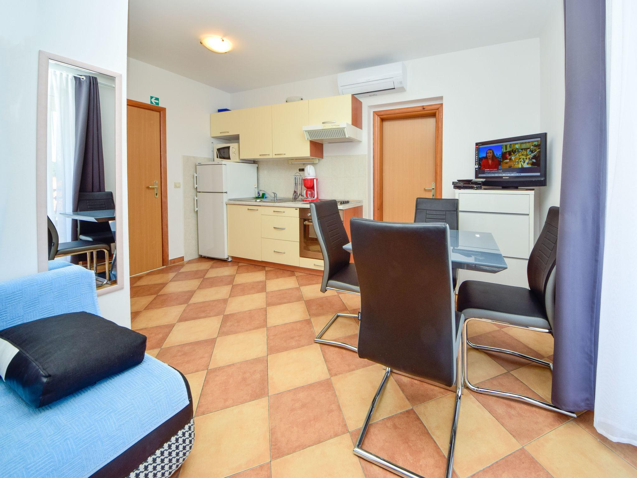 Foto 7 - Apartamento de 2 quartos em Trogir com piscina e terraço