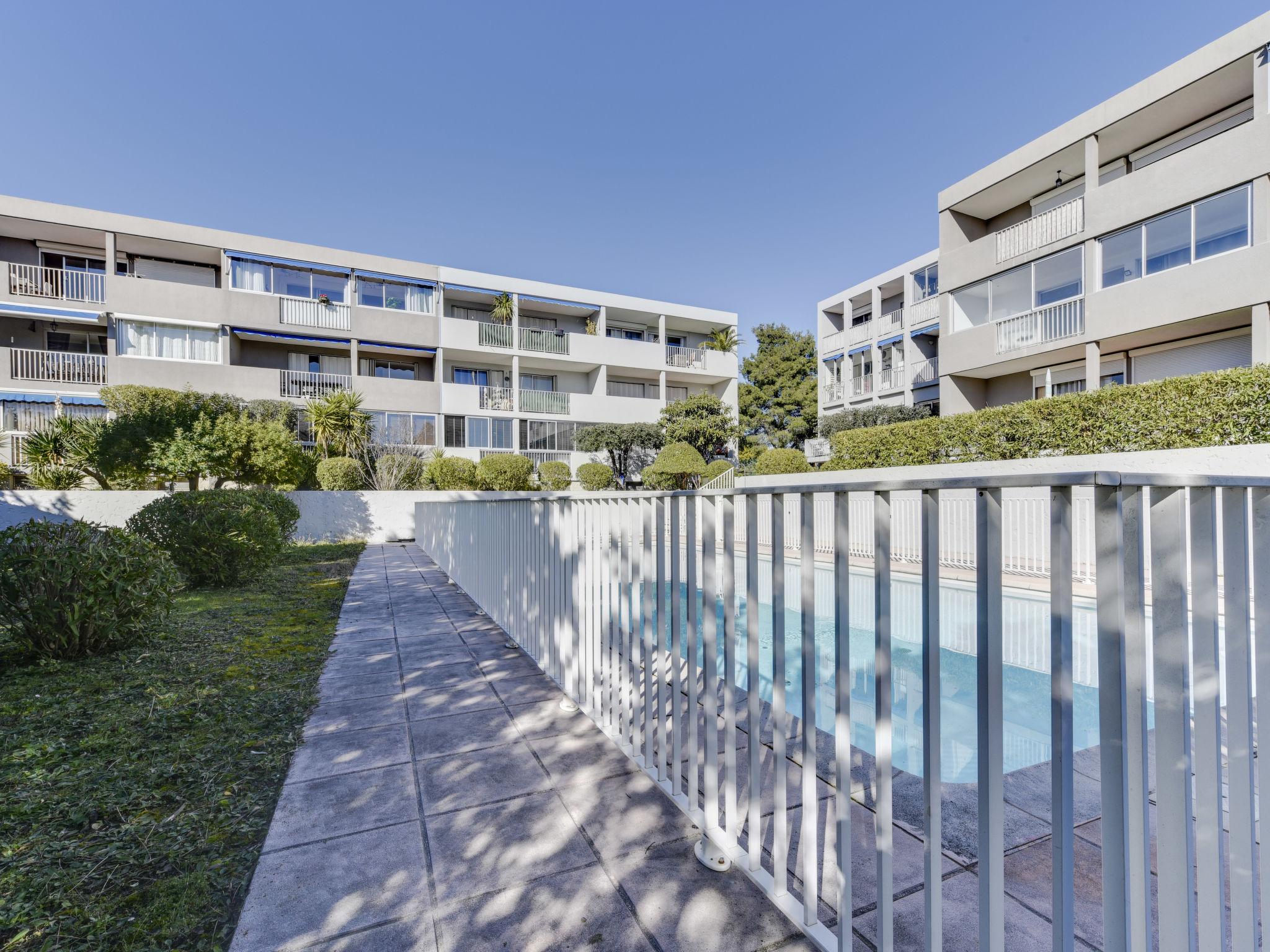 Photo 12 - Appartement de 2 chambres à Cogolin avec piscine et vues à la mer