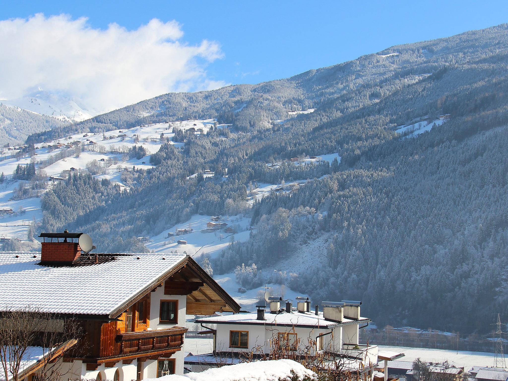 Foto 22 - Appartamento con 2 camere da letto a Aschau im Zillertal con vista sulle montagne