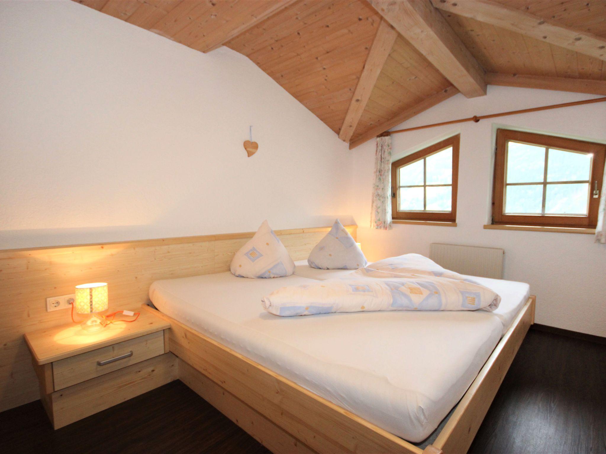 Foto 3 - Appartamento con 2 camere da letto a Aschau im Zillertal con vista sulle montagne