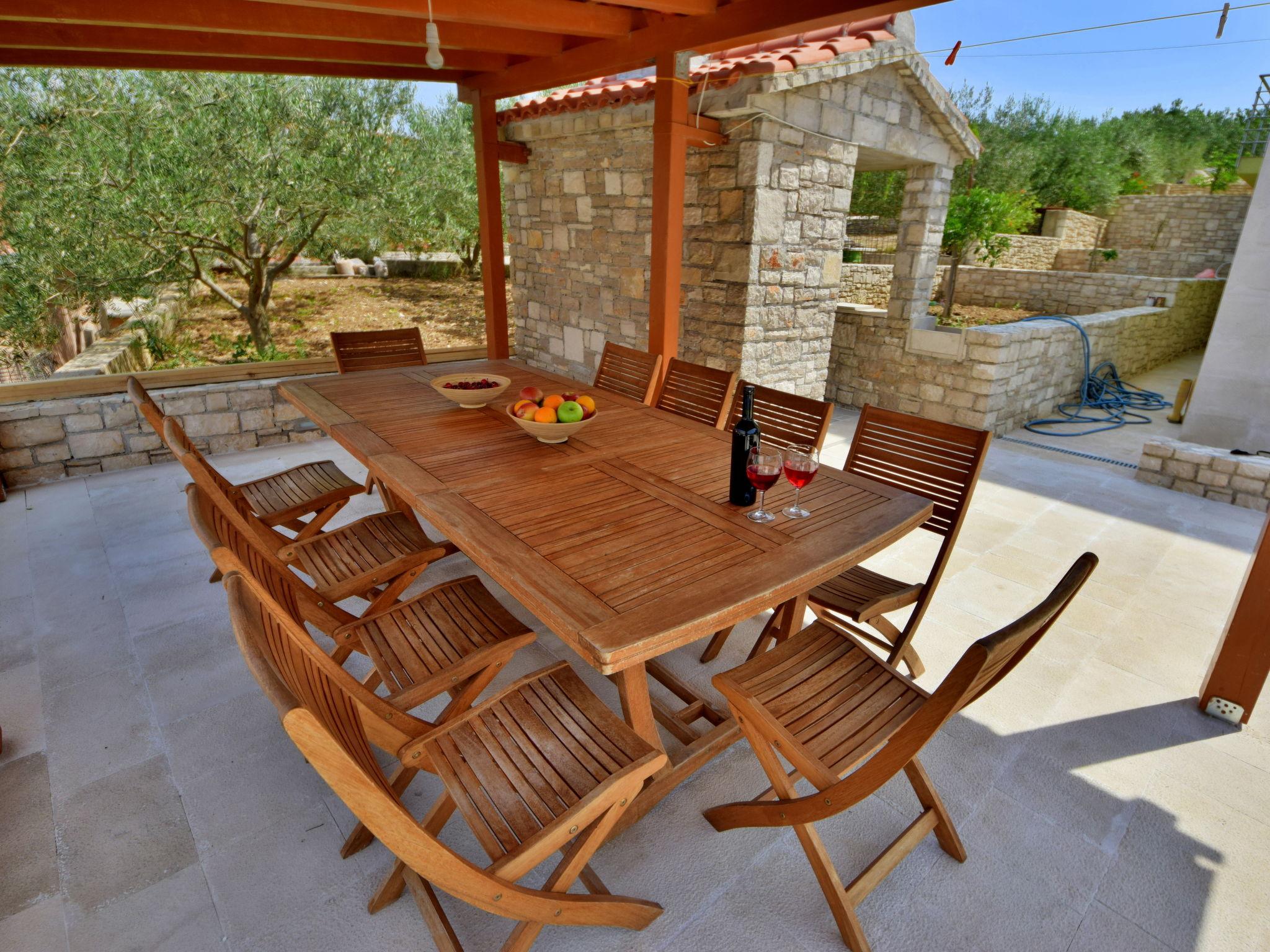 Photo 3 - Maison de 6 chambres à Šolta avec piscine privée et vues à la mer