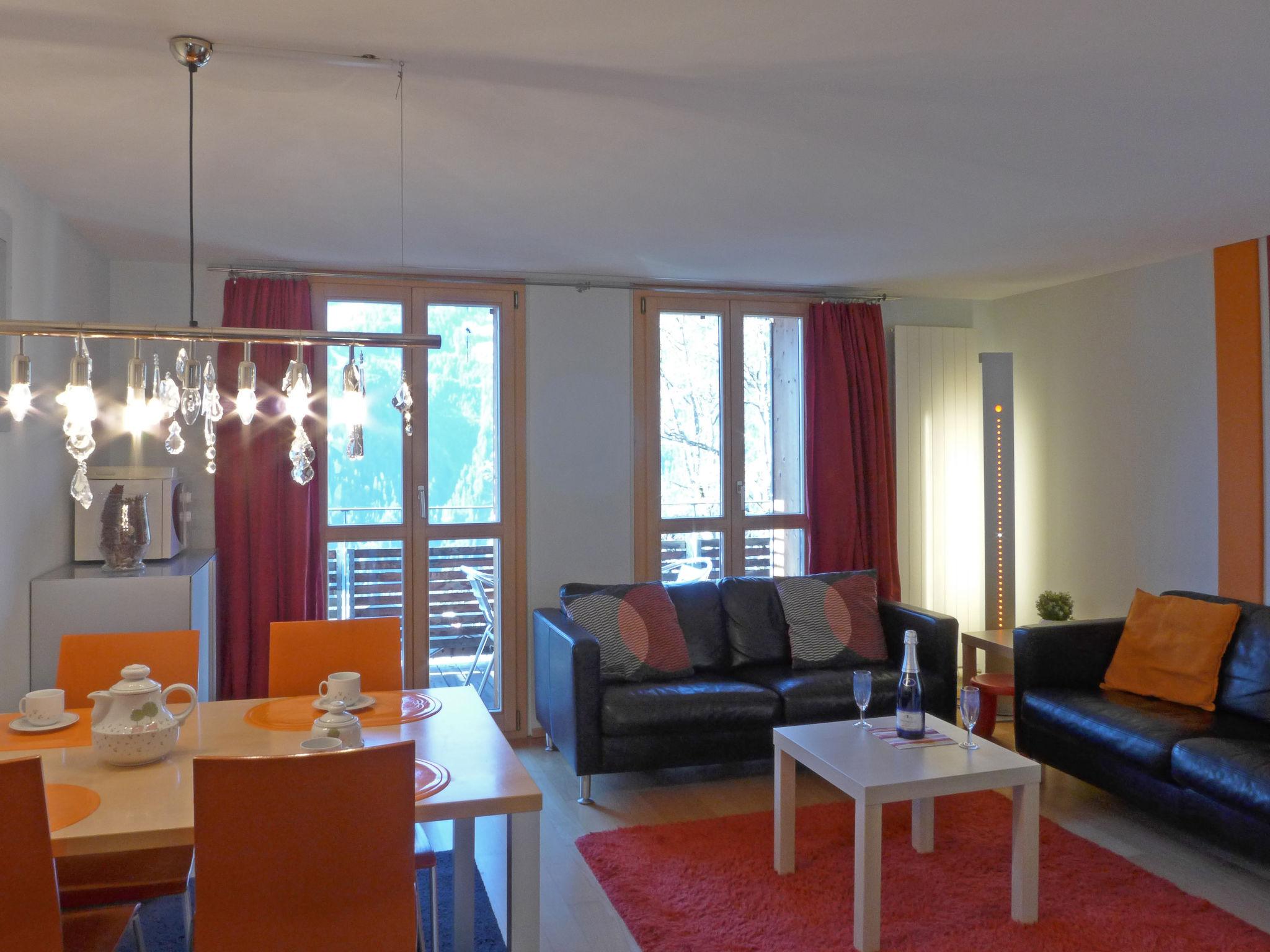 Foto 1 - Appartamento con 1 camera da letto a Lauterbrunnen con vista sulle montagne