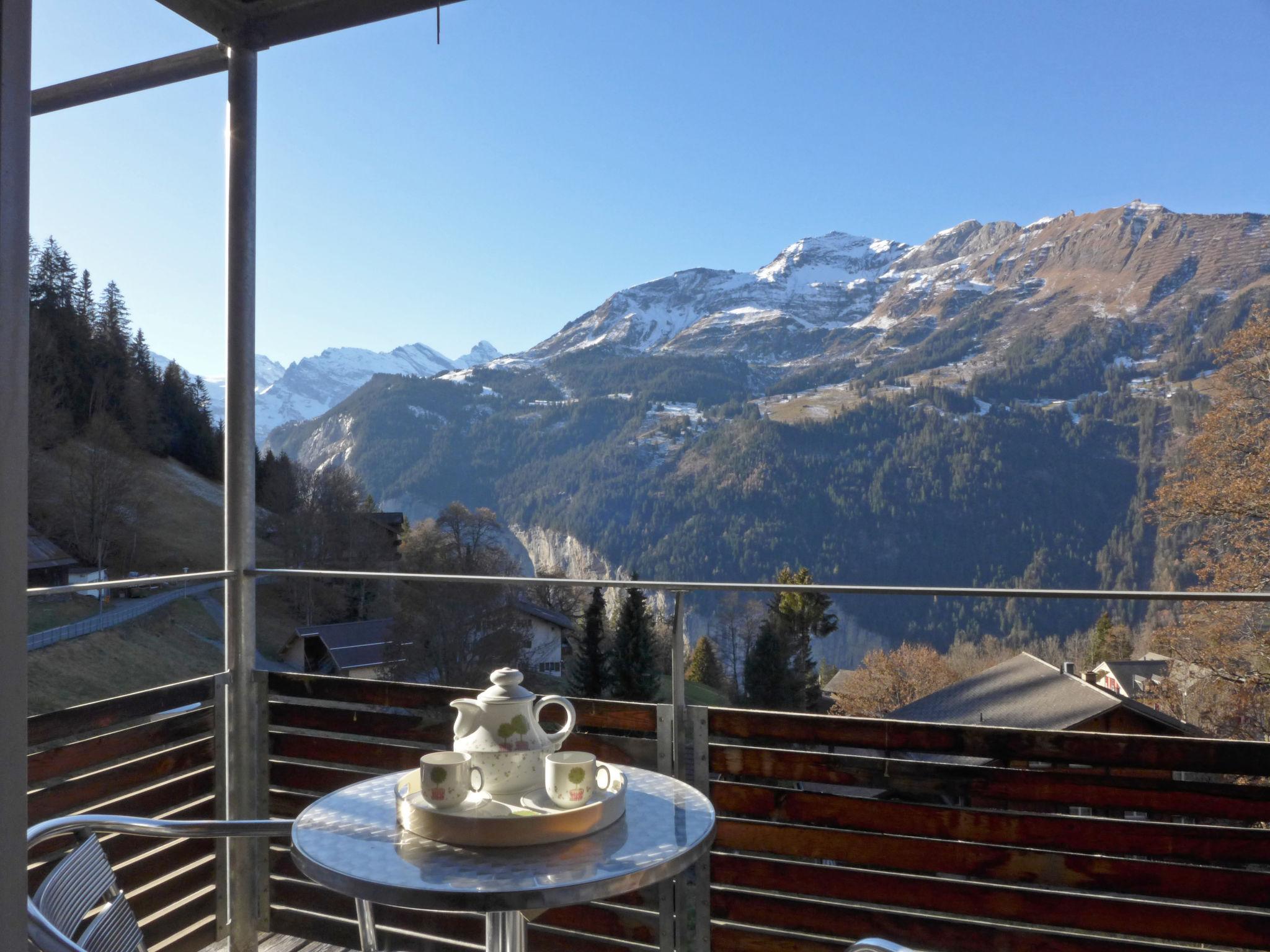 Foto 9 - Apartment mit 1 Schlafzimmer in Lauterbrunnen mit blick auf die berge