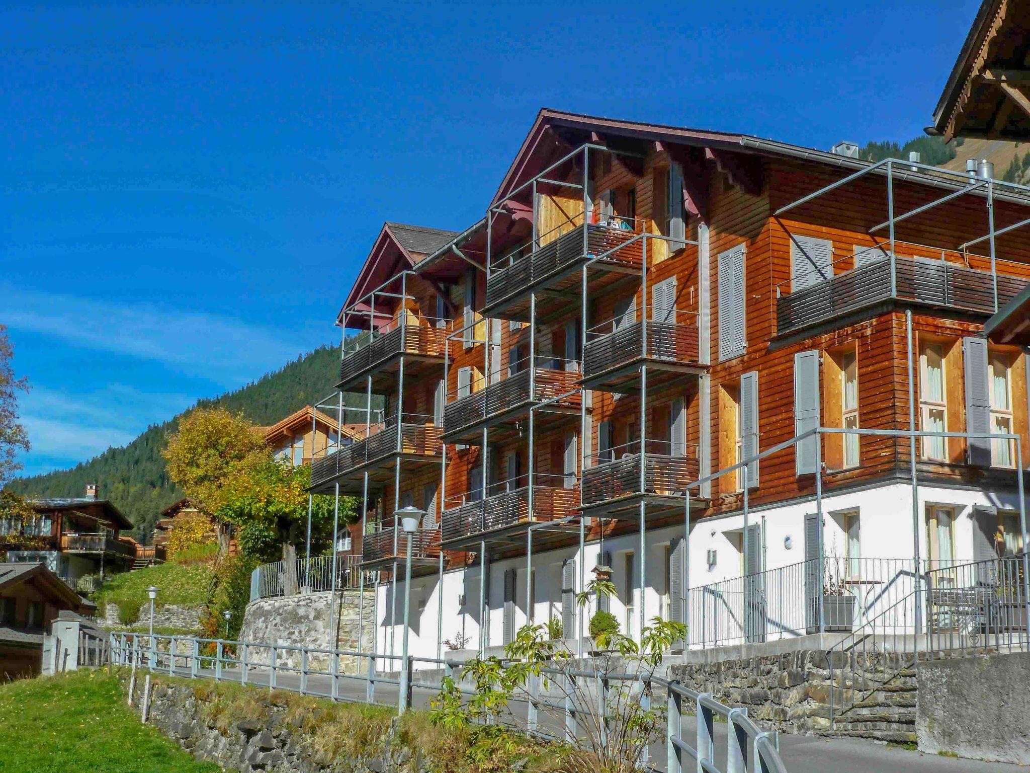 Foto 5 - Apartment mit 1 Schlafzimmer in Lauterbrunnen mit blick auf die berge