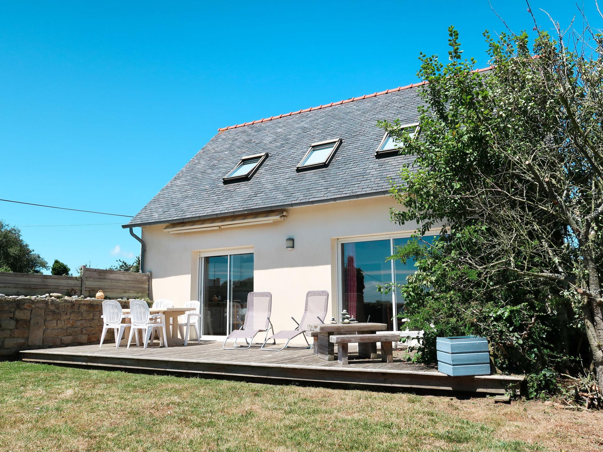 Photo 1 - Maison de 3 chambres à Primelin avec jardin et vues à la mer