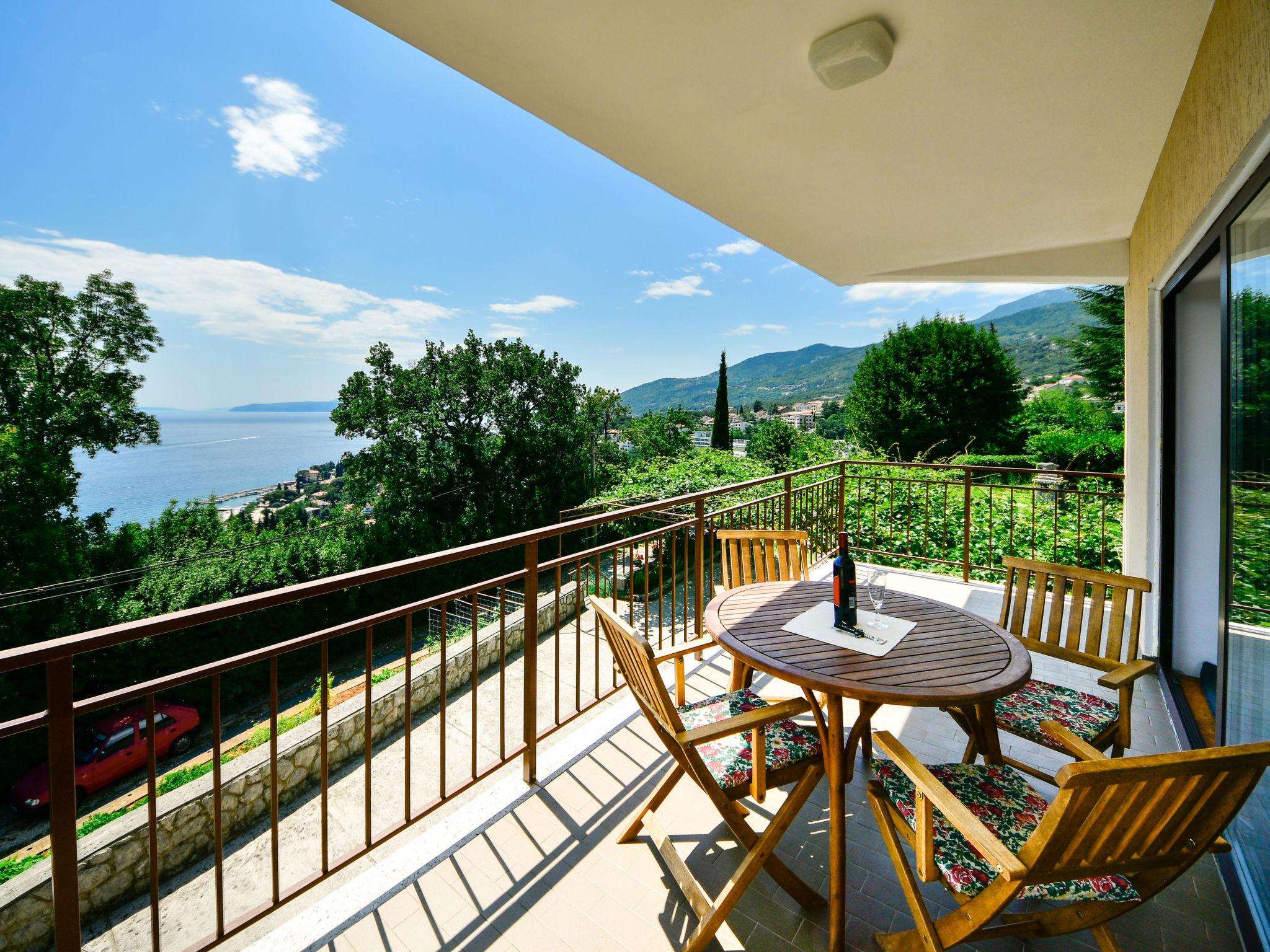 Photo 1 - Appartement de 3 chambres à Opatija avec jardin