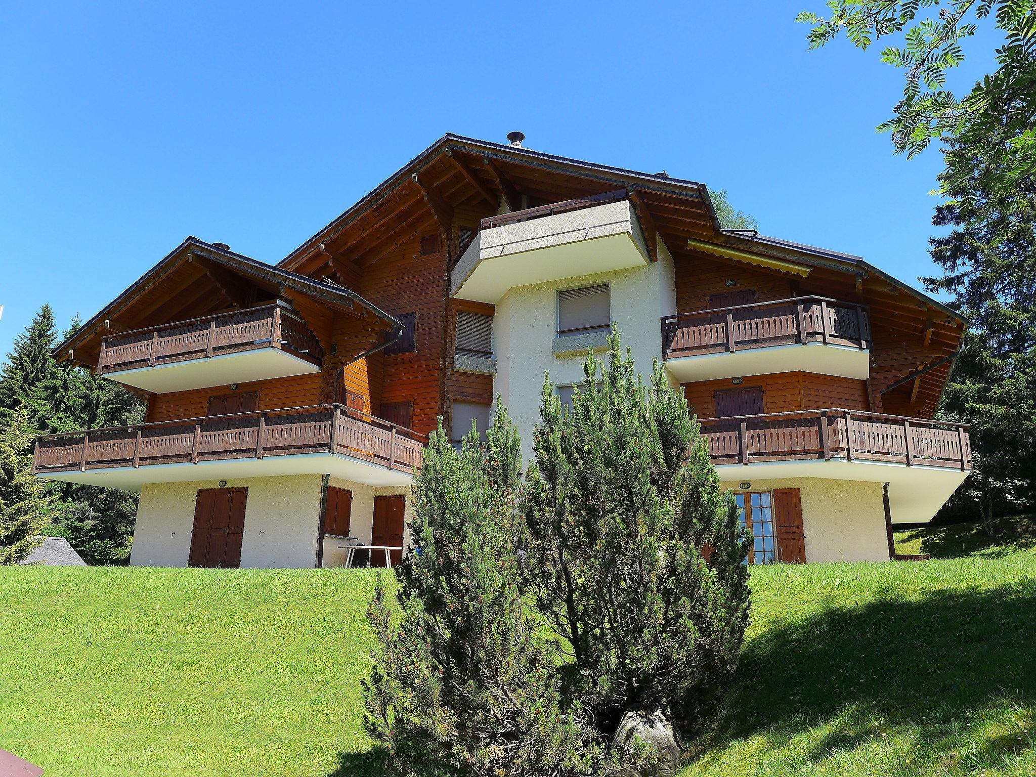 Photo 1 - Appartement de 4 chambres à Ollon avec terrasse et vues sur la montagne