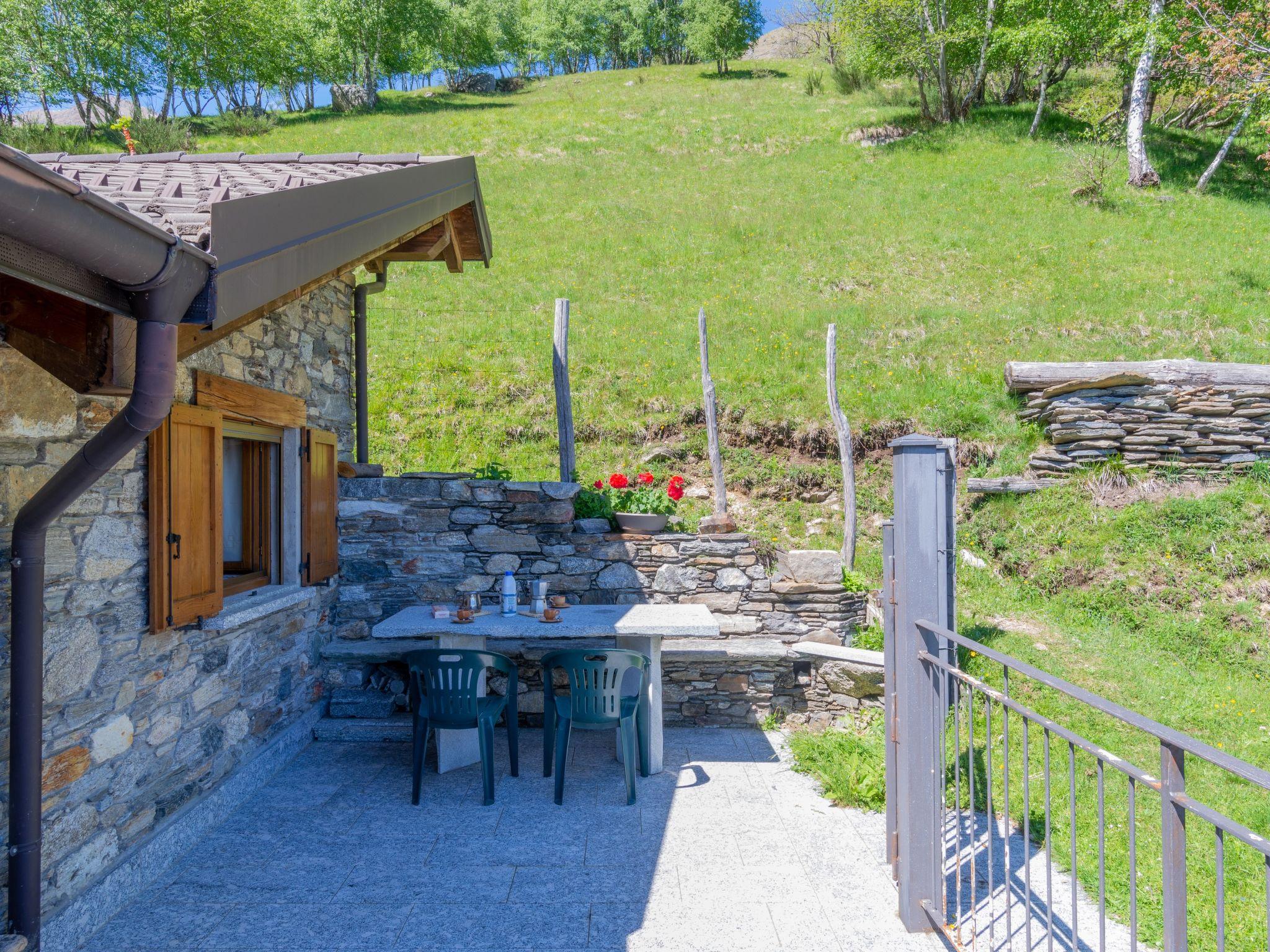 Foto 21 - Casa de 2 quartos em Peglio com terraço e vista para a montanha