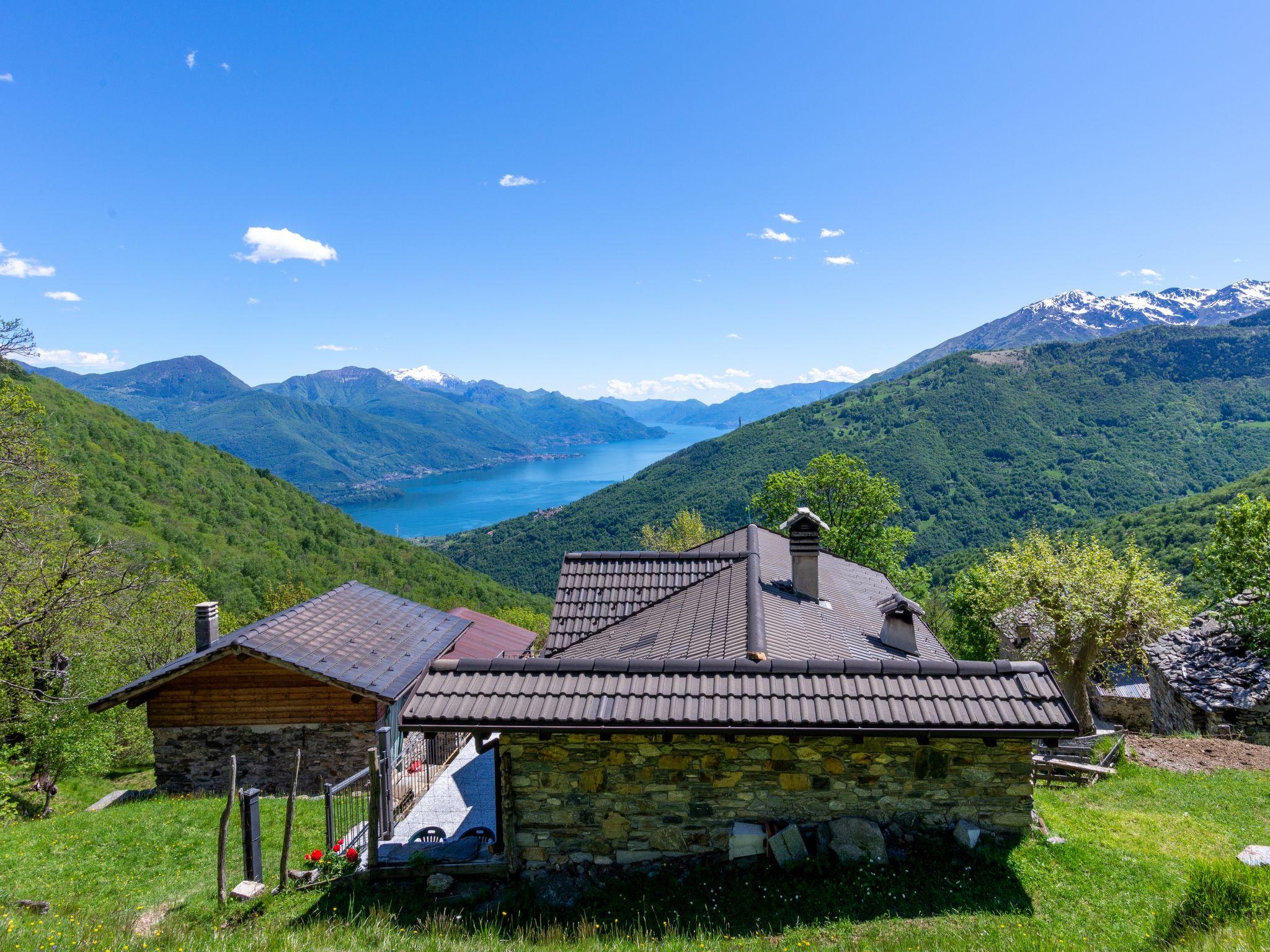 Photo 1 - Maison de 2 chambres à Peglio avec terrasse et vues sur la montagne