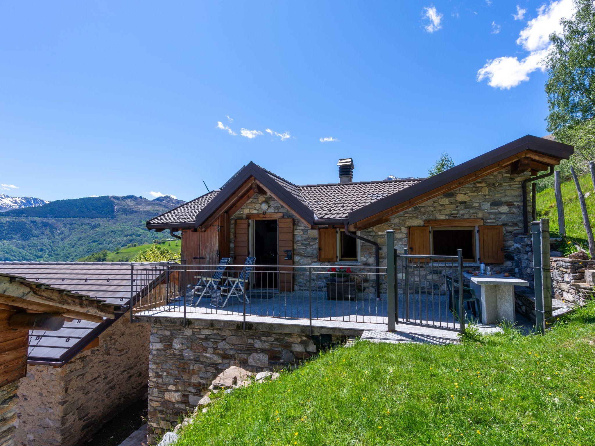 Foto 19 - Casa con 2 camere da letto a Peglio con terrazza e vista sulle montagne