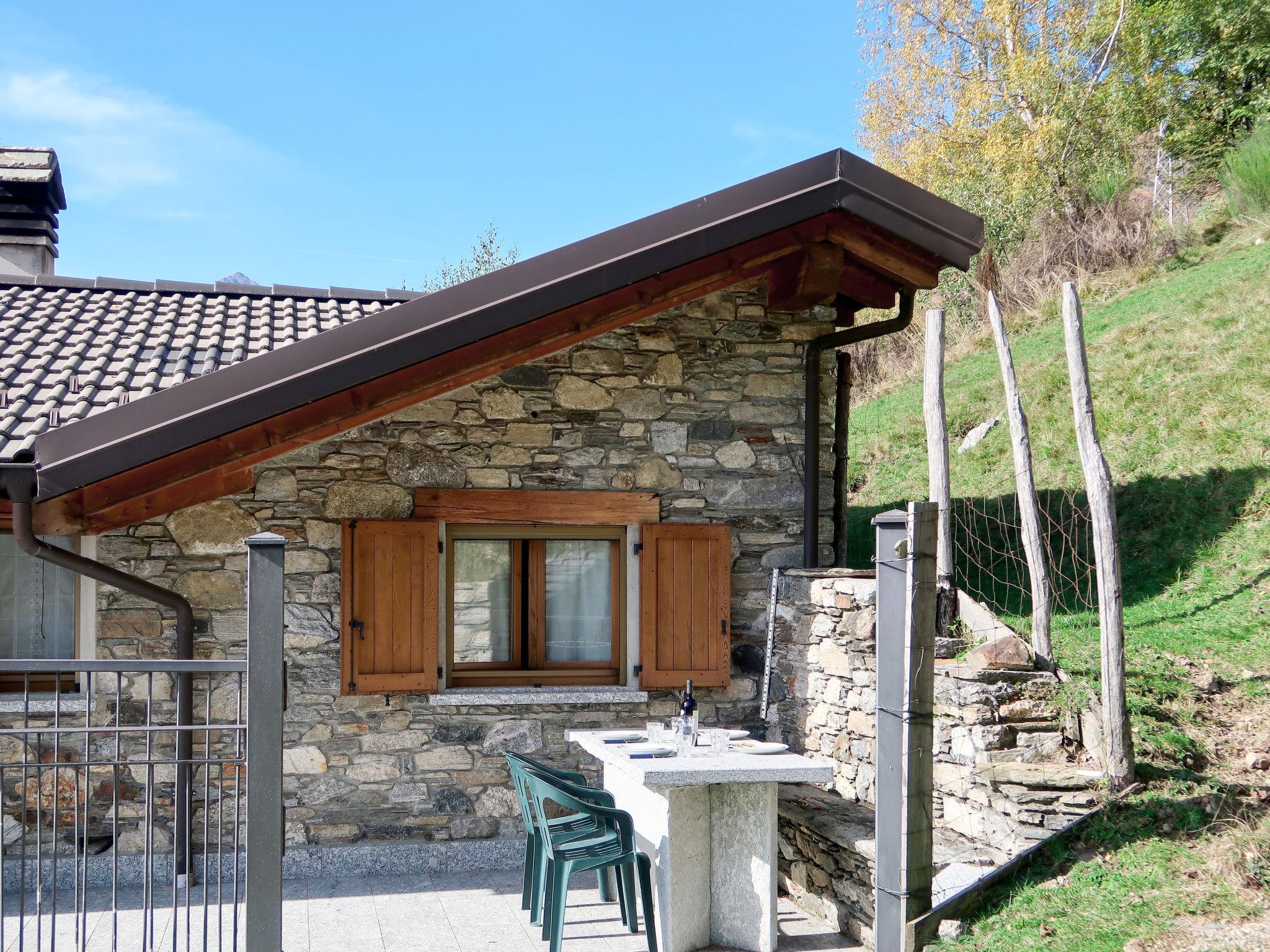 Photo 20 - Maison de 2 chambres à Peglio avec terrasse et vues sur la montagne