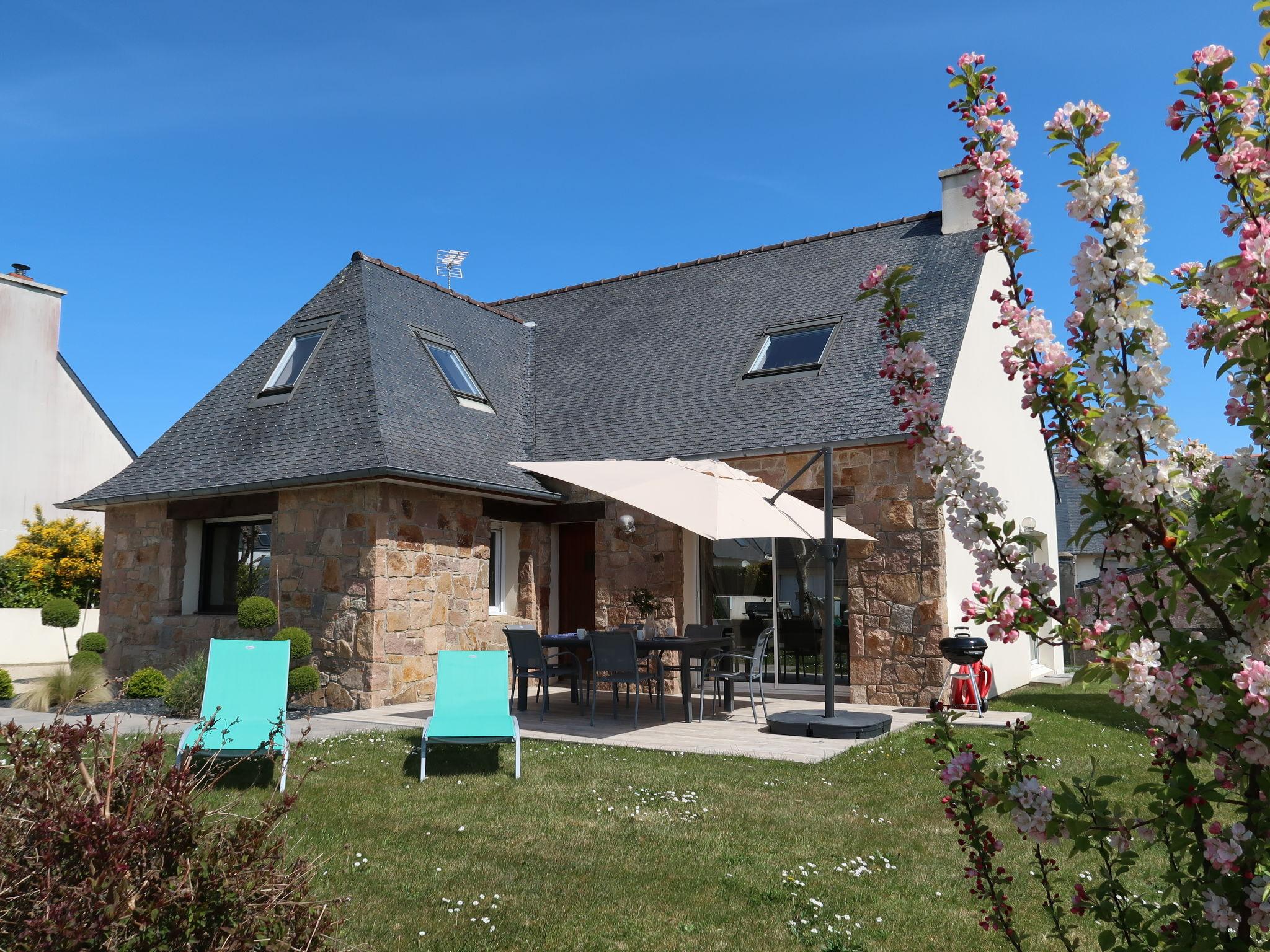 Photo 1 - Maison de 3 chambres à Perros-Guirec avec jardin et vues à la mer