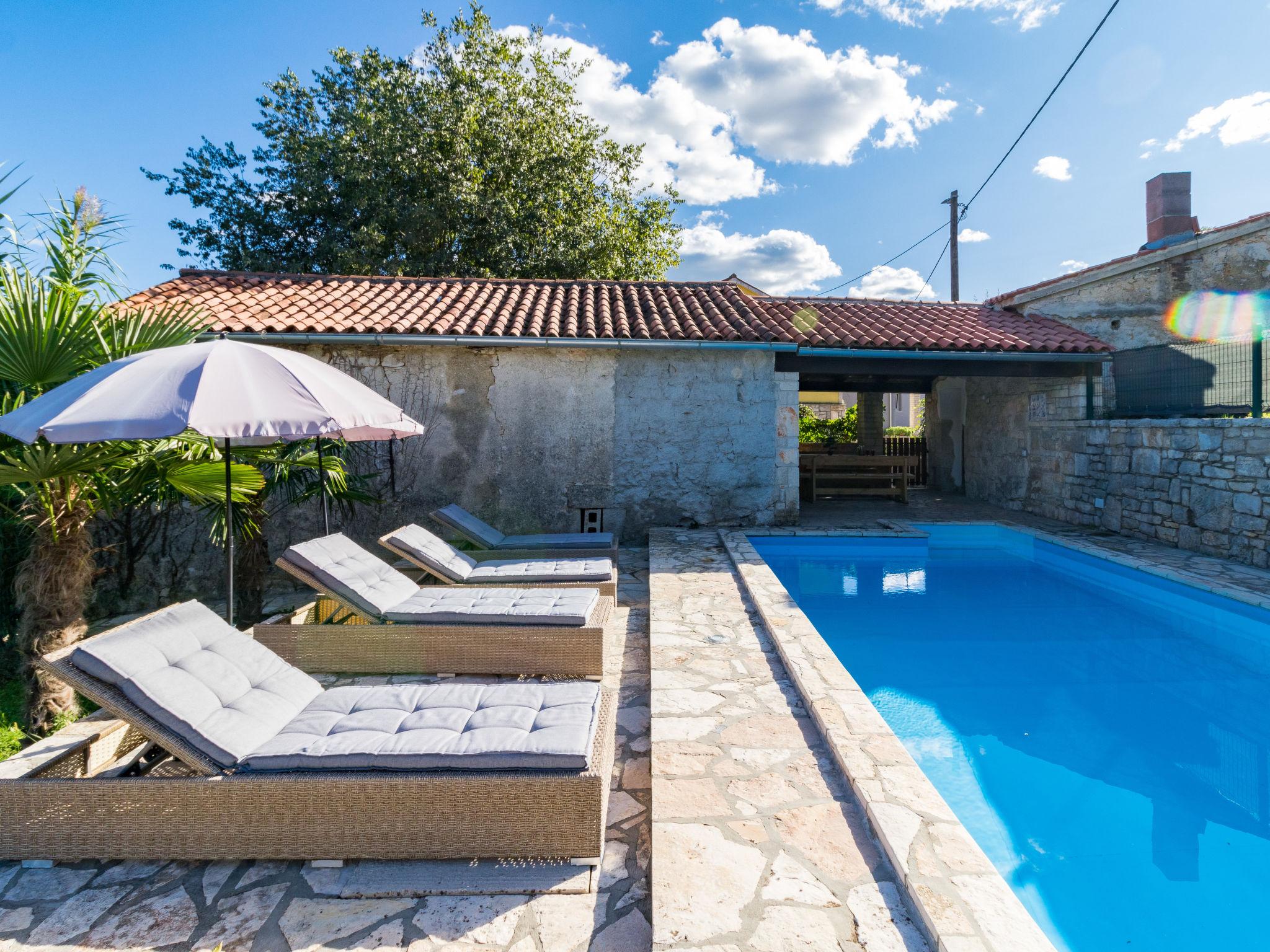 Photo 28 - Maison de 2 chambres à Pićan avec piscine privée et jardin