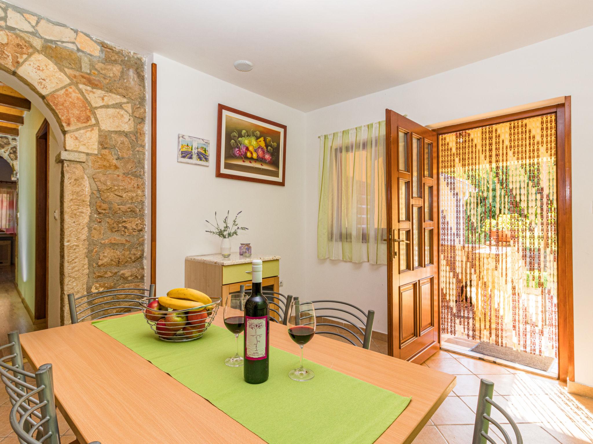 Photo 13 - 2 bedroom House in Pićan with private pool and garden