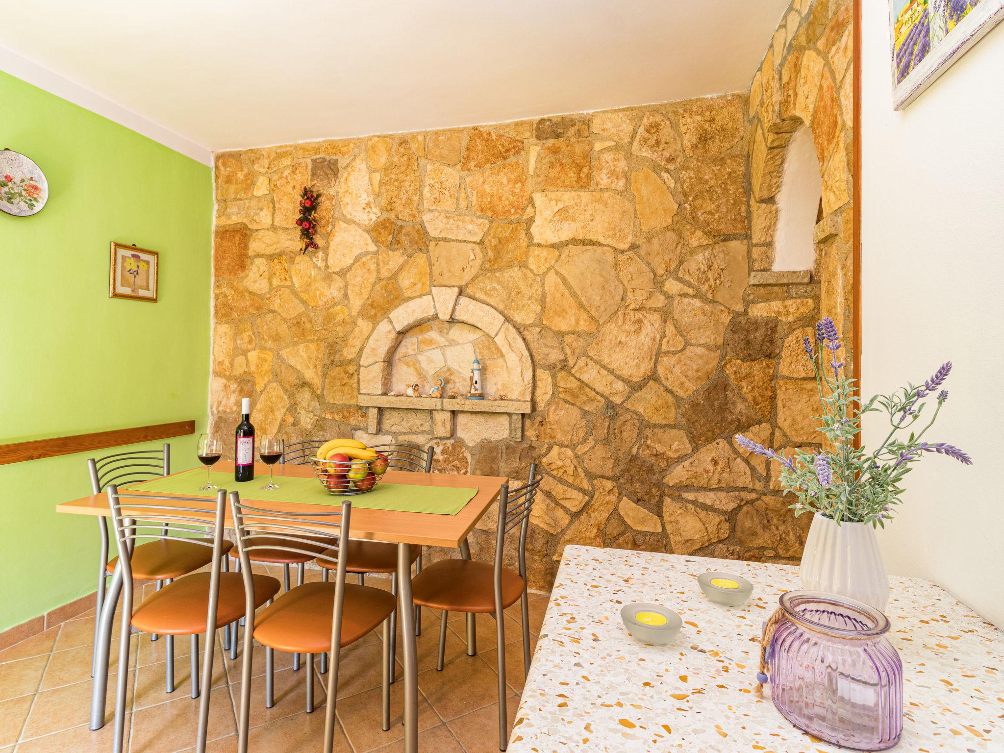 Photo 14 - 2 bedroom House in Pićan with private pool and terrace