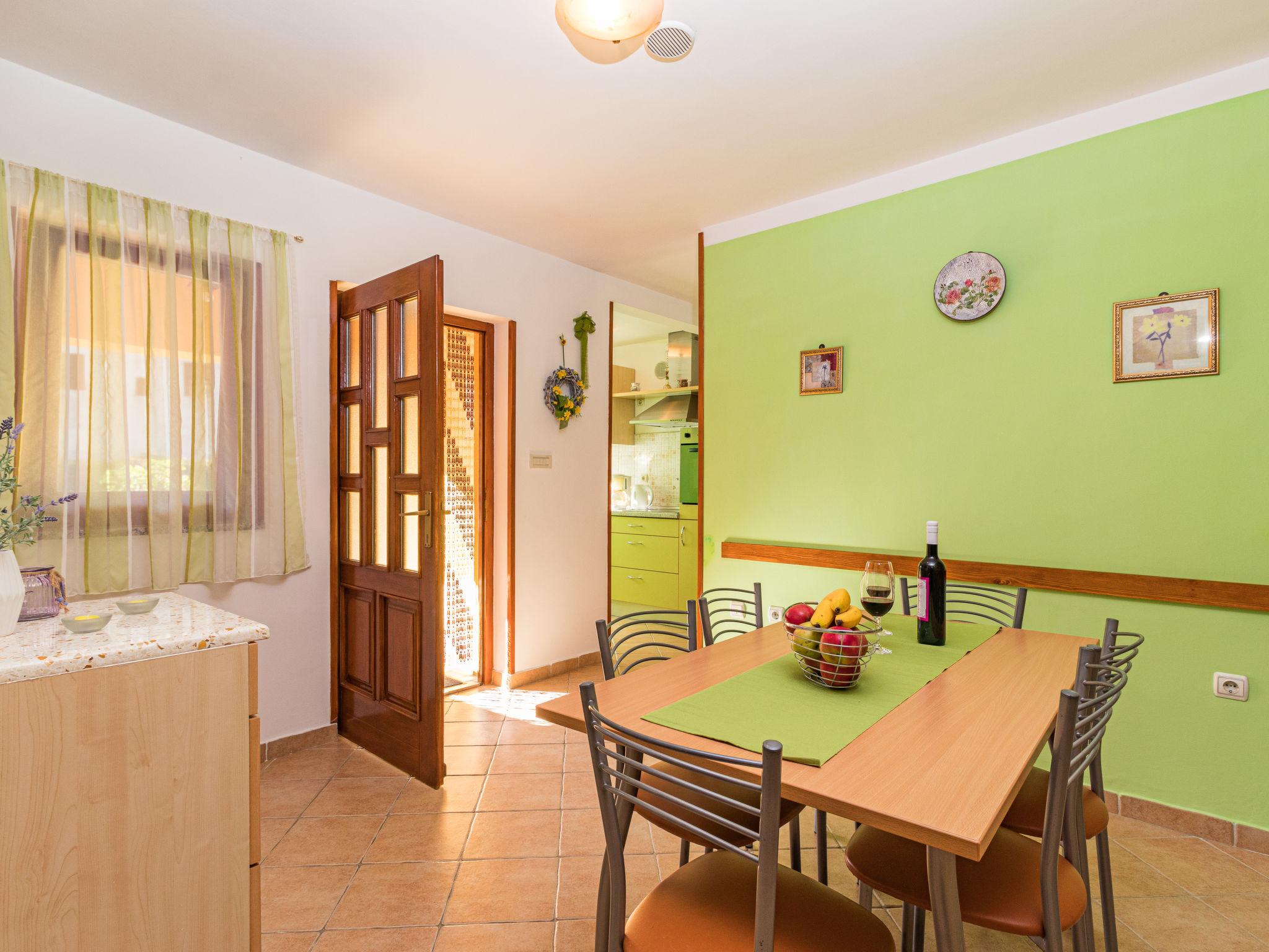 Photo 15 - 2 bedroom House in Pićan with private pool and terrace