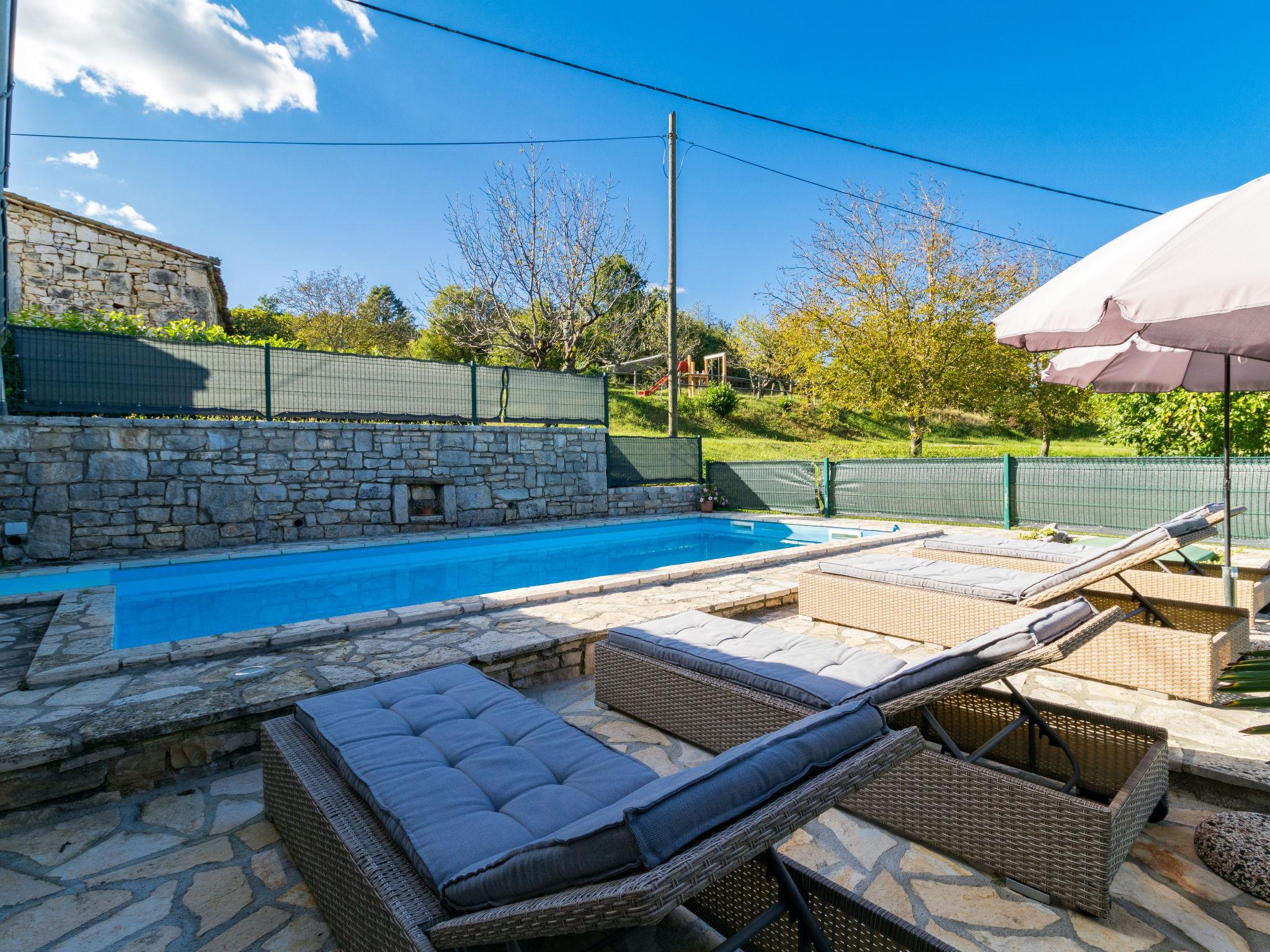 Photo 30 - Maison de 2 chambres à Pićan avec piscine privée et jardin