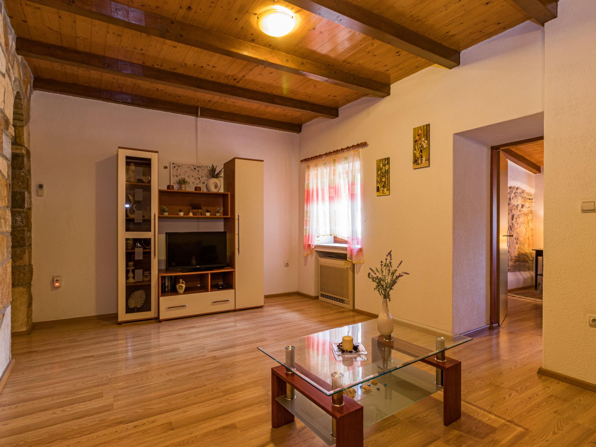 Photo 2 - 2 bedroom House in Pićan with private pool and terrace