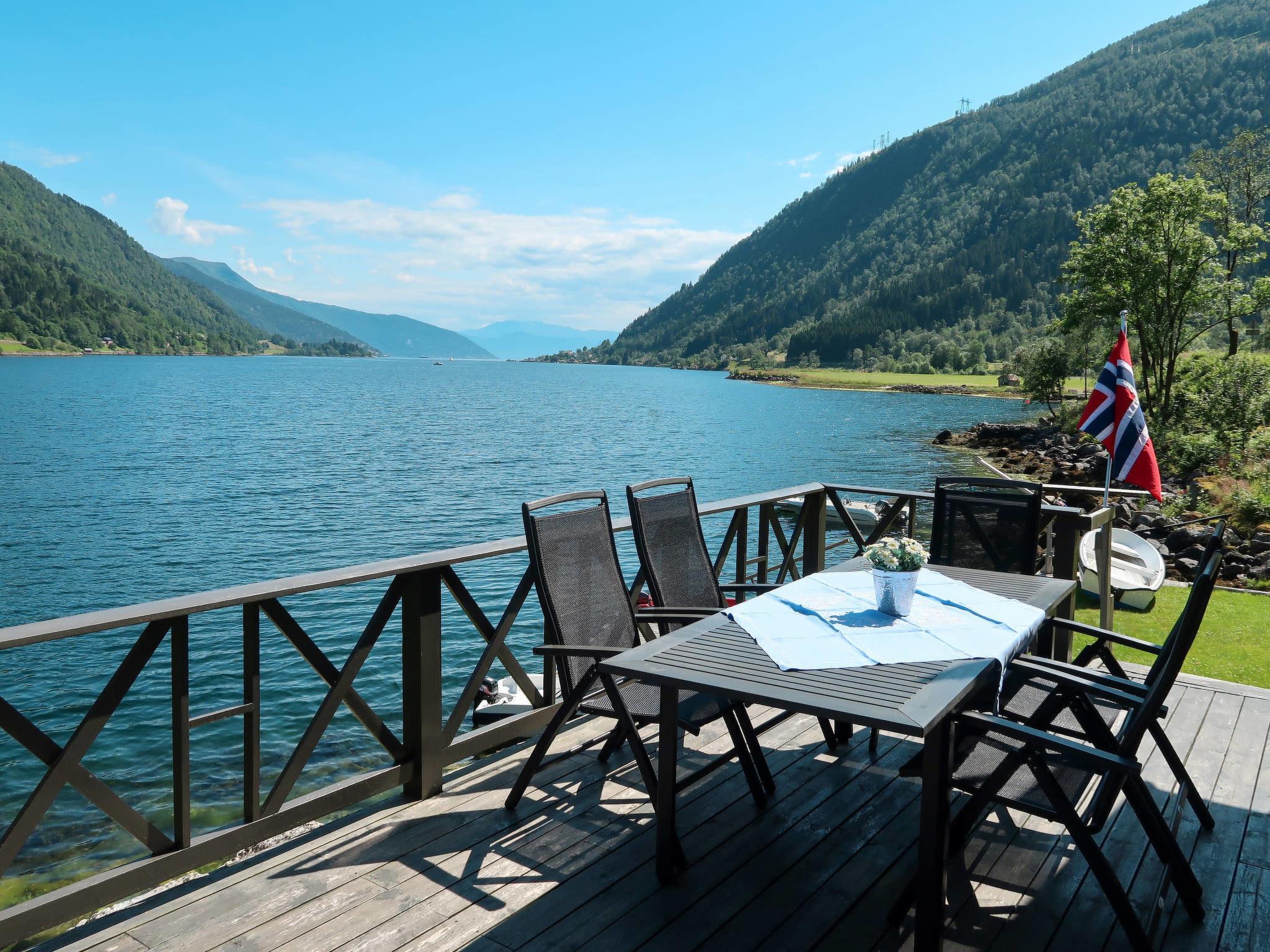 Photo 3 - Maison de 3 chambres à Balestrand avec jardin et terrasse