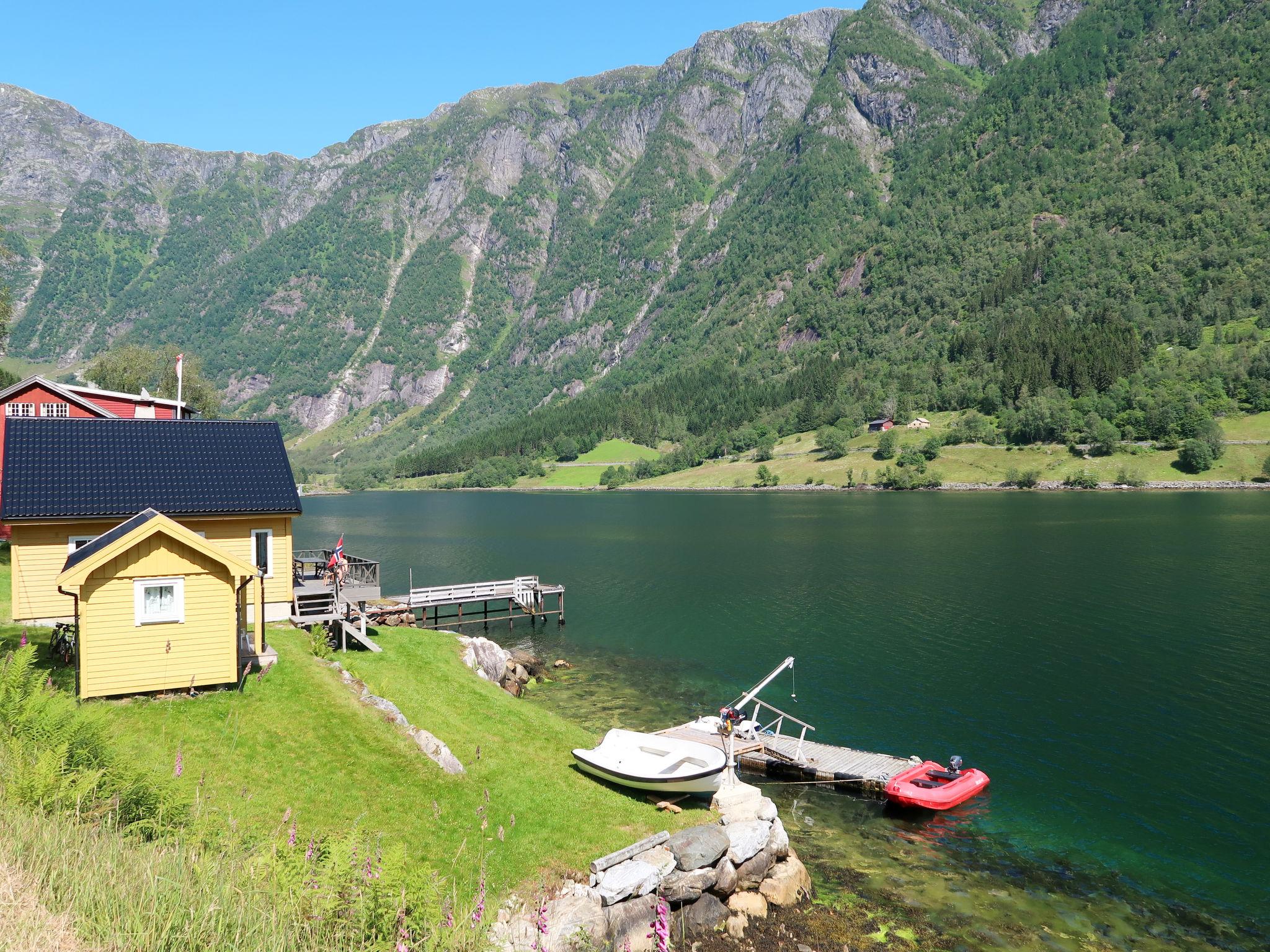 Photo 2 - Maison de 3 chambres à Balestrand avec jardin et terrasse