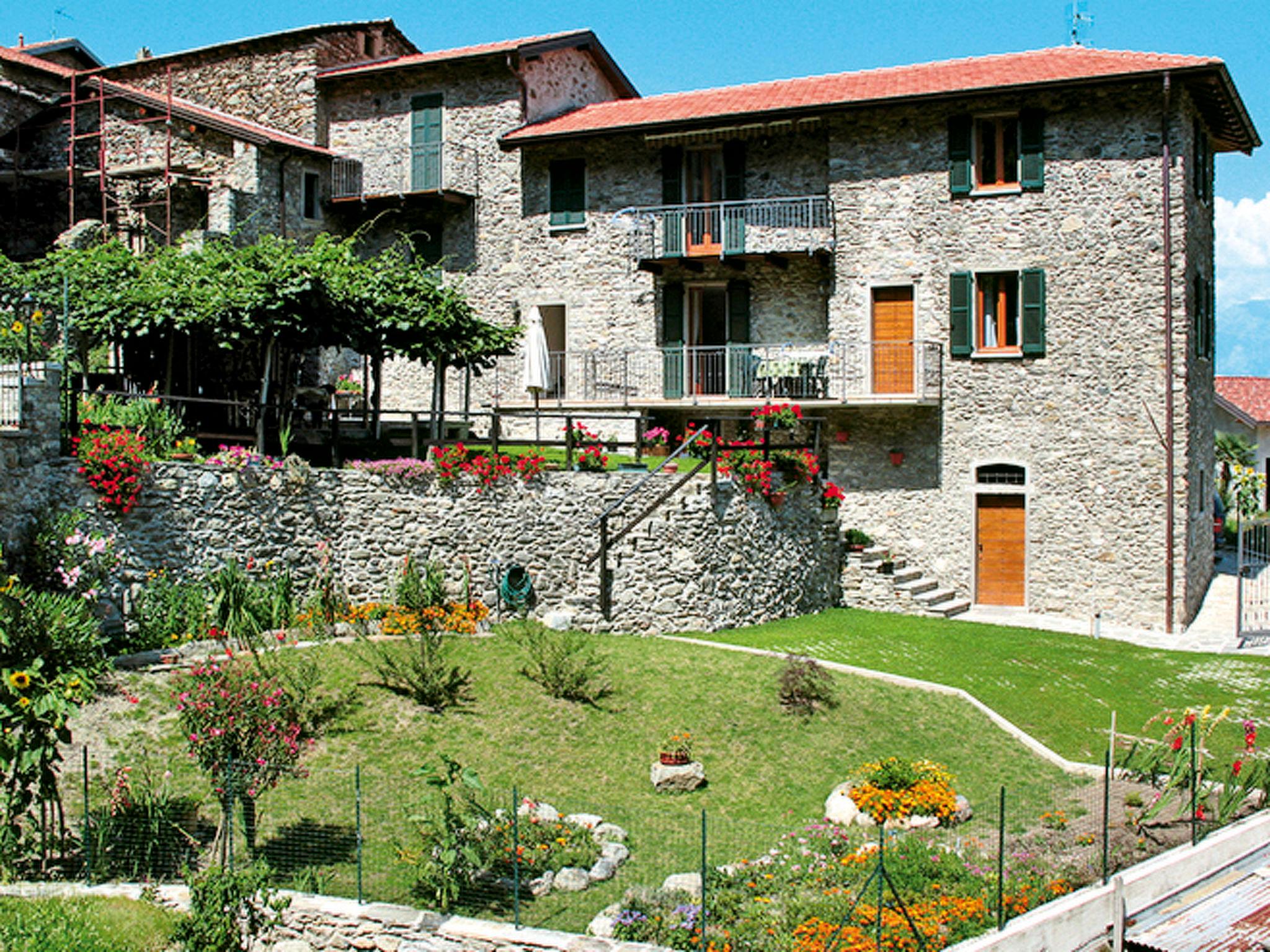 Foto 1 - Apartamento de 2 habitaciones en Cremia con vistas a la montaña