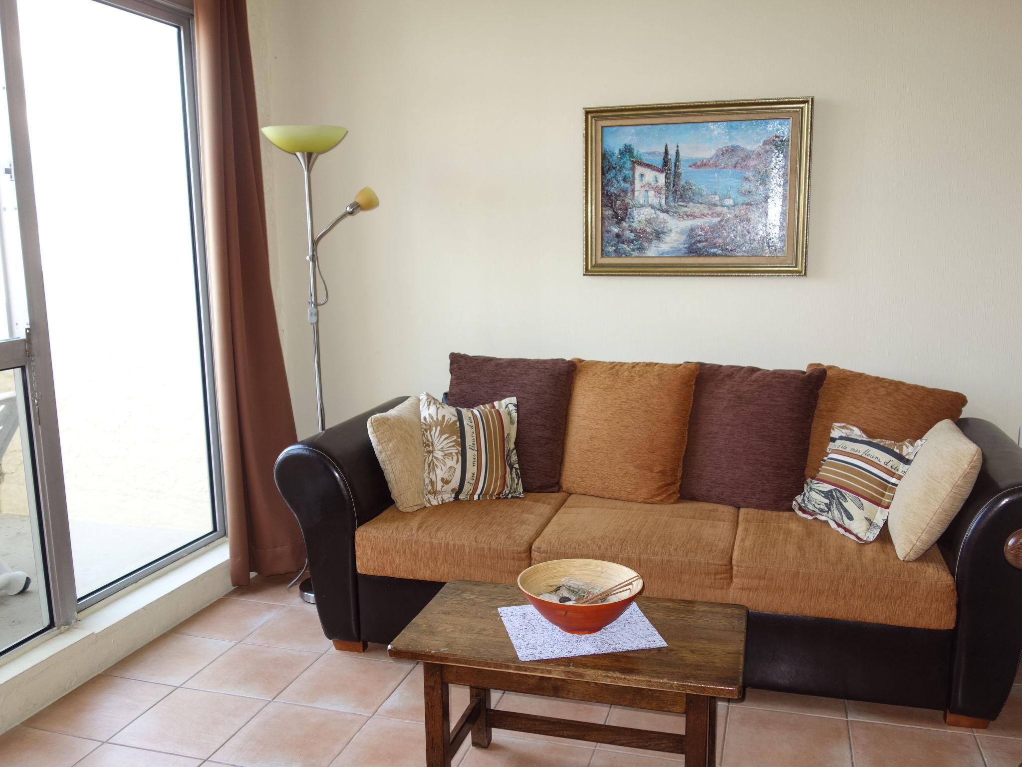 Foto 2 - Apartamento en Saint-Cyr-sur-Mer con terraza y vistas al mar