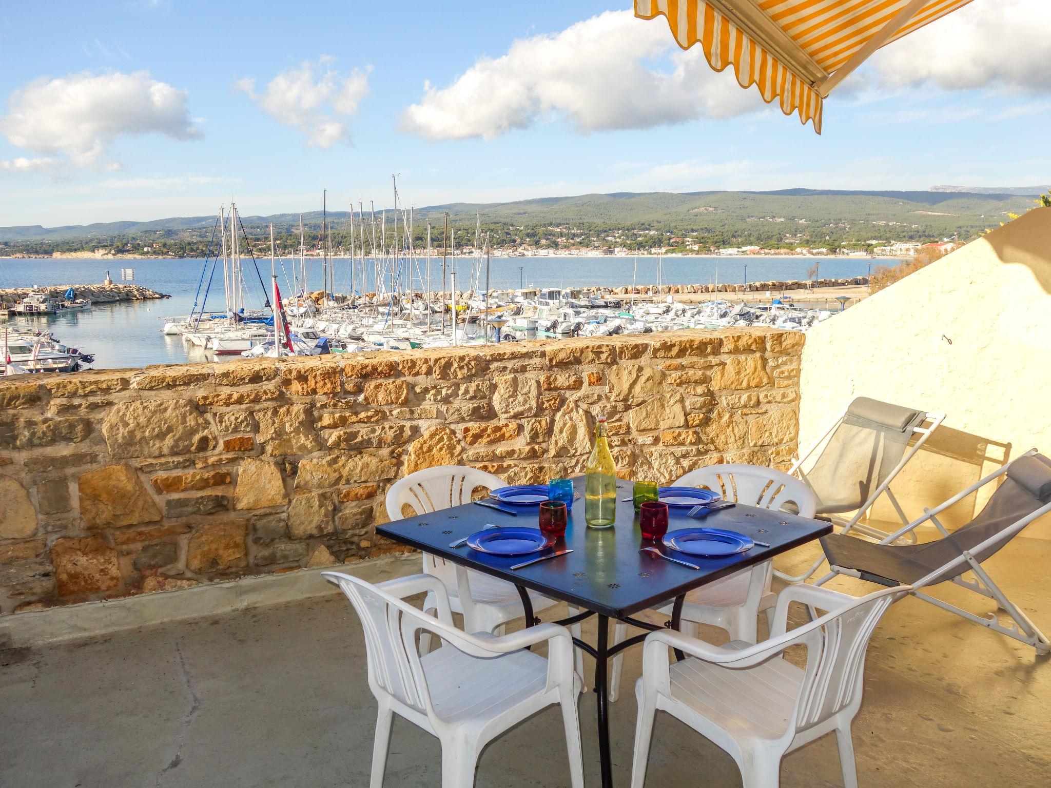 Foto 4 - Apartamento en Saint-Cyr-sur-Mer con terraza y vistas al mar