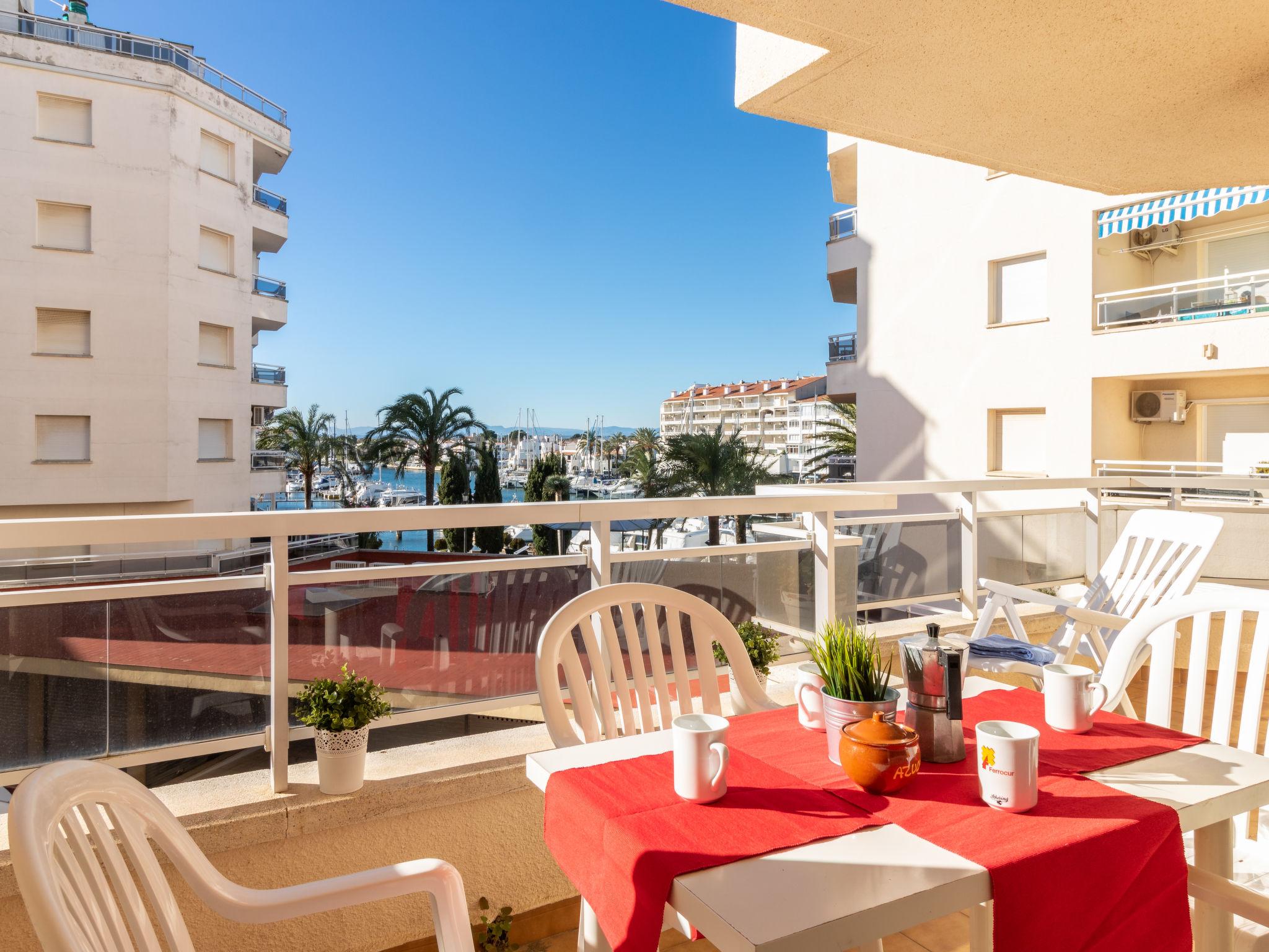 Foto 1 - Apartamento de 2 quartos em Castelló d'Empúries com vistas do mar