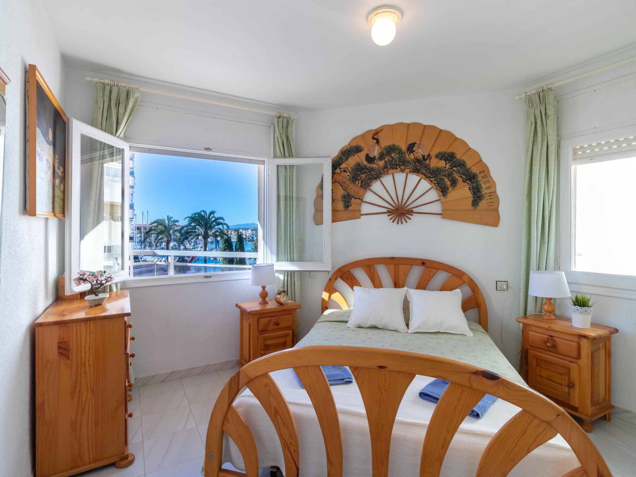 Photo 4 - Appartement de 2 chambres à Castelló d'Empúries avec vues à la mer