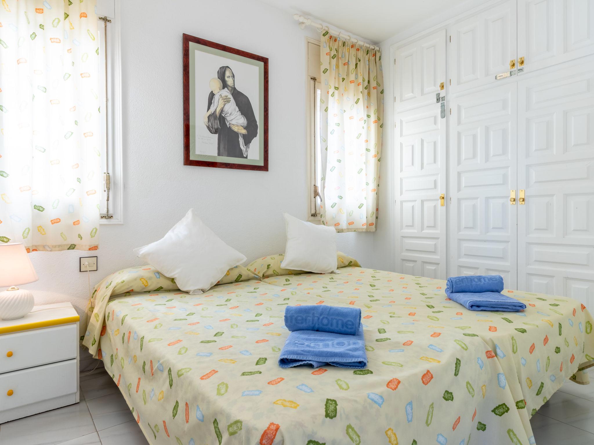 Foto 10 - Appartamento con 2 camere da letto a Castelló d'Empúries con vista mare