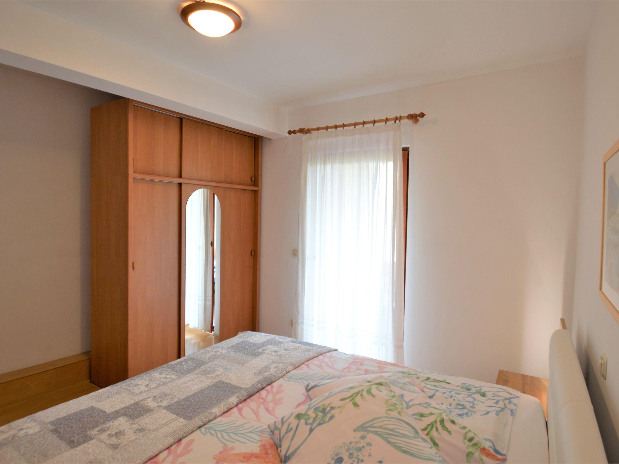 Foto 12 - Apartamento de 1 habitación en Medulin con vistas al mar
