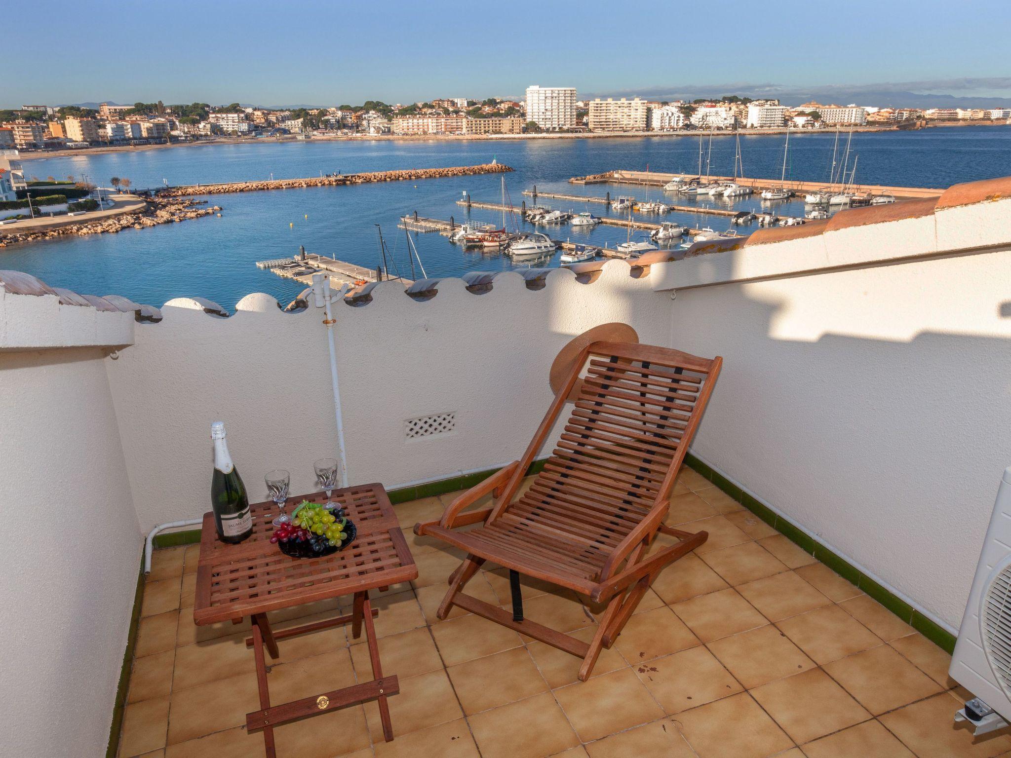 Foto 1 - Apartamento em l'Escala com terraço e vistas do mar
