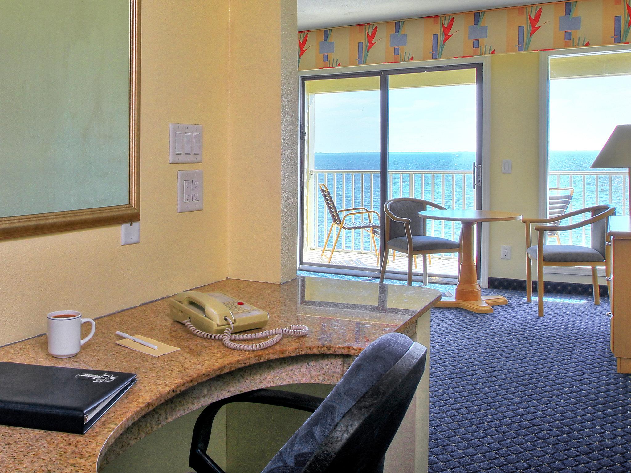 Photo 15 - Appartement de 1 chambre à Tampa avec piscine et vues à la mer