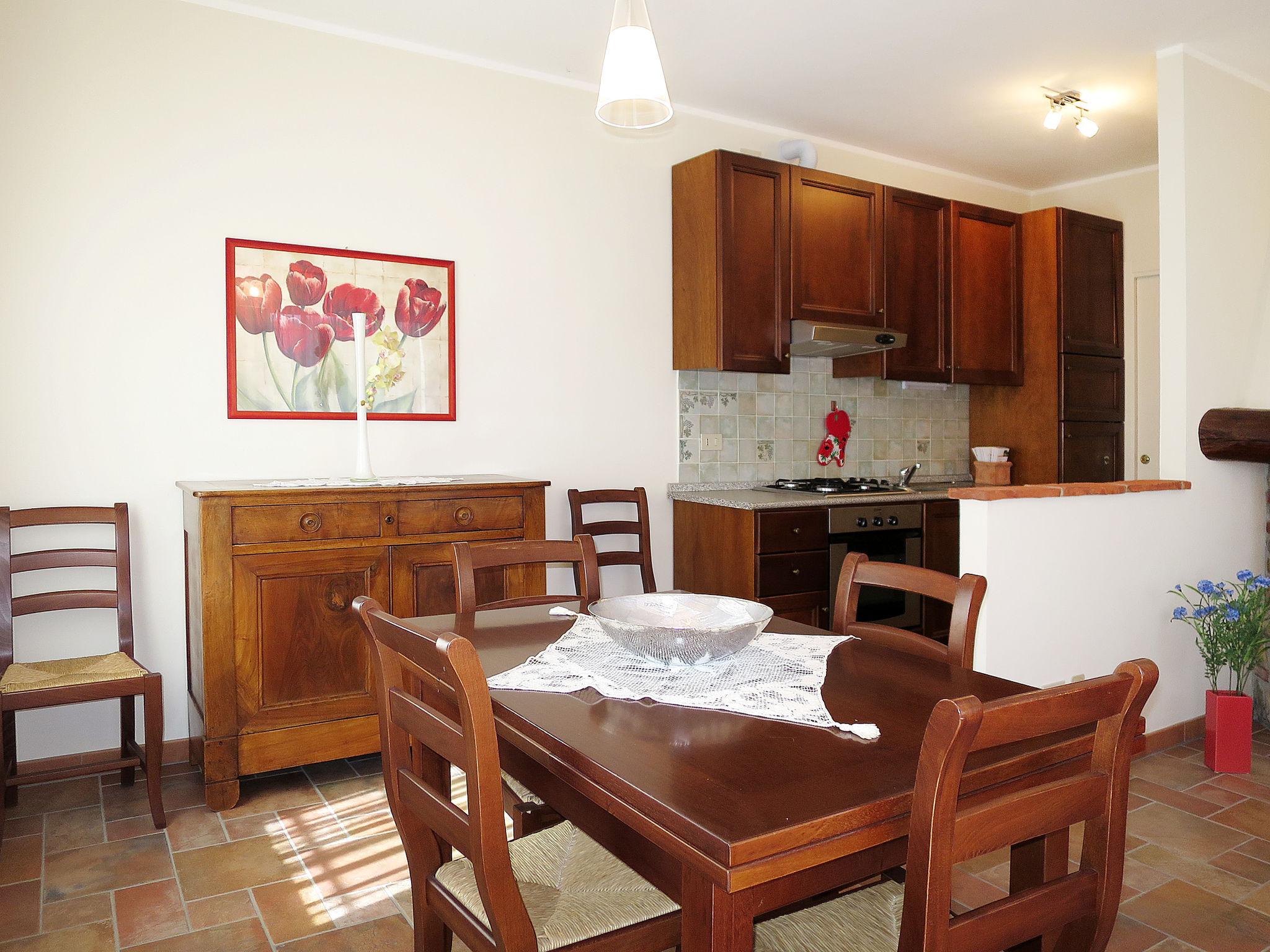 Photo 3 - 1 bedroom Apartment in Castana with swimming pool and garden