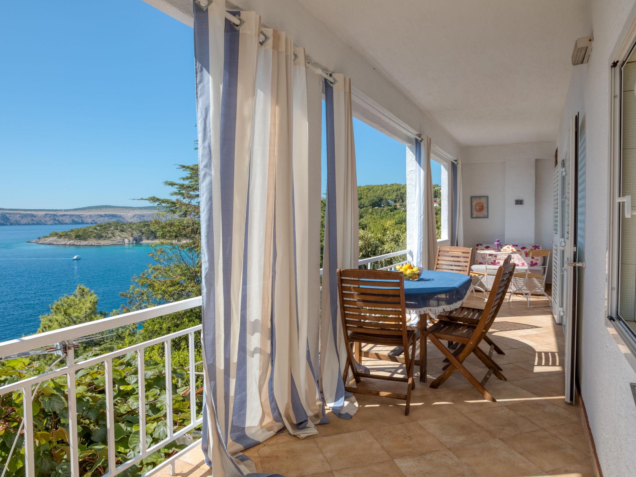 Photo 2 - 2 bedroom Apartment in Crikvenica with garden and sea view