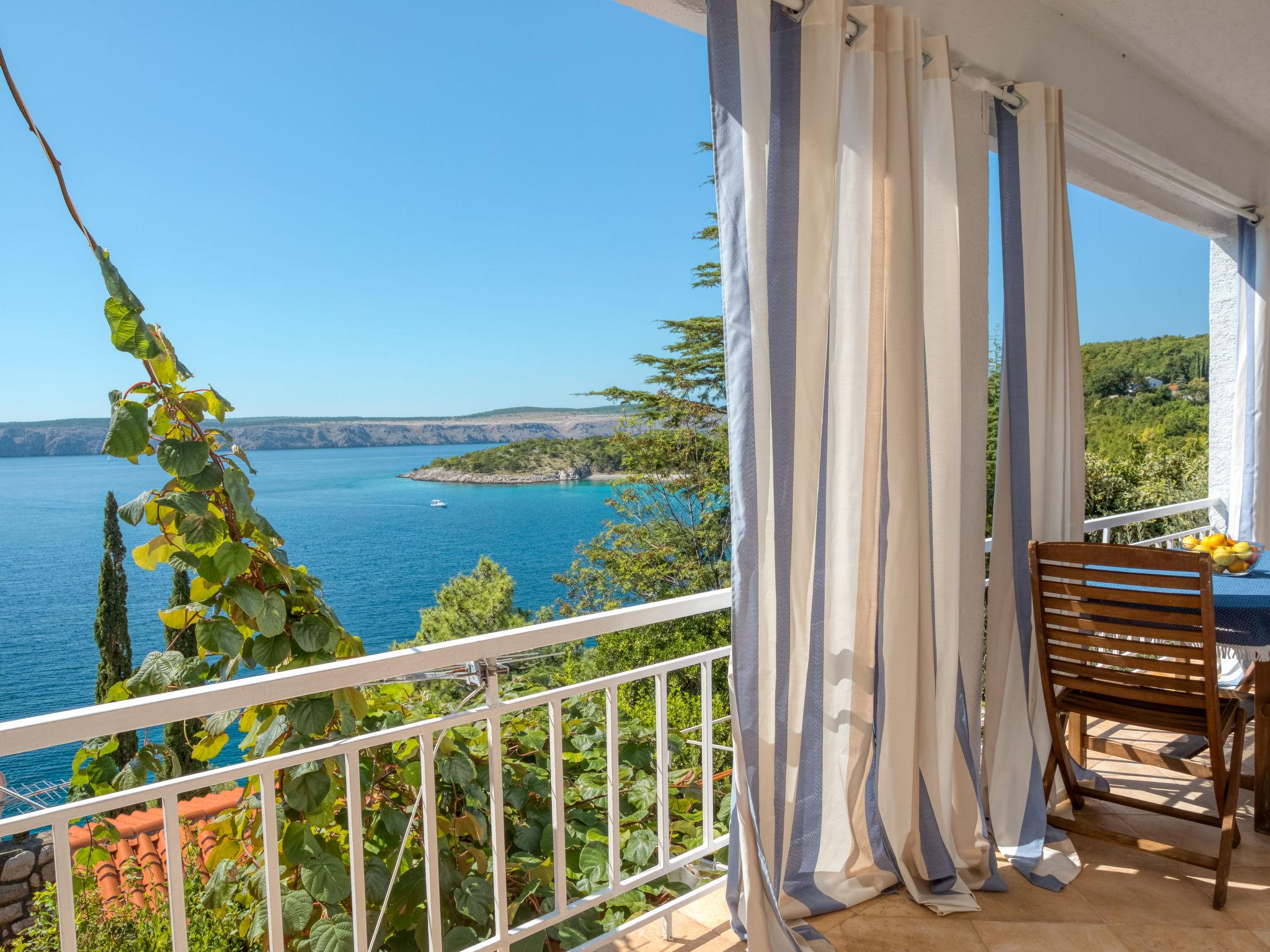 Photo 11 - 2 bedroom Apartment in Crikvenica with garden and sea view