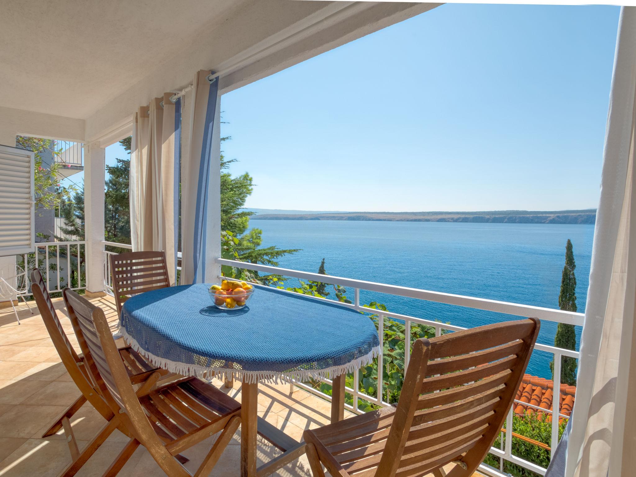 Foto 1 - Apartamento de 2 habitaciones en Crikvenica con jardín y vistas al mar