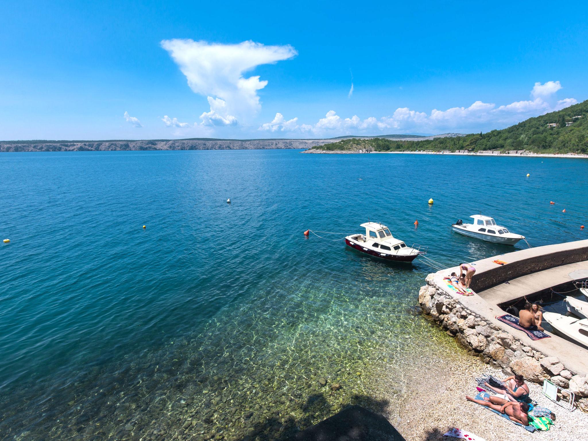 Foto 17 - Apartamento de 2 habitaciones en Crikvenica con jardín y vistas al mar