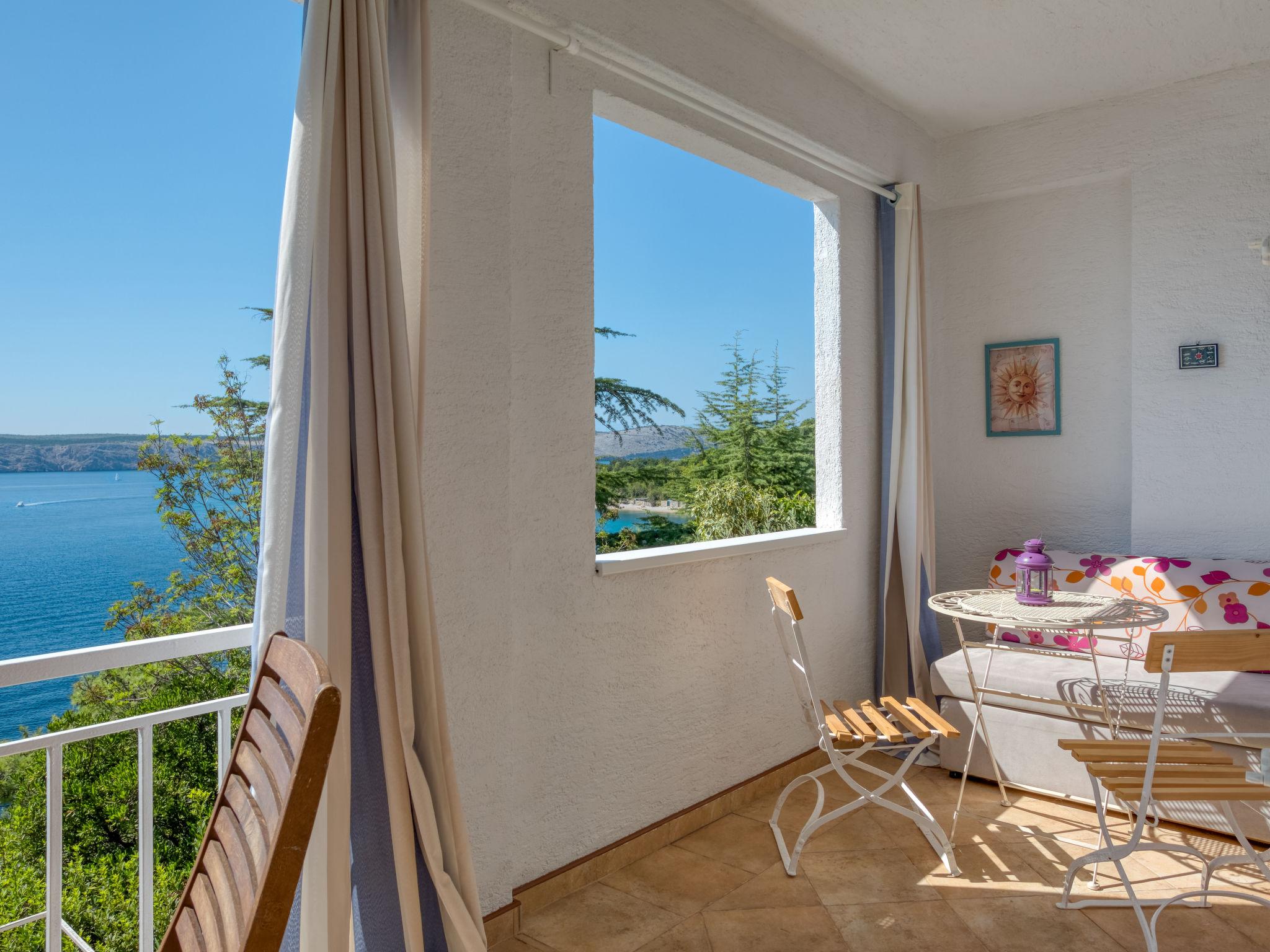 Photo 14 - 2 bedroom Apartment in Crikvenica with garden and sea view