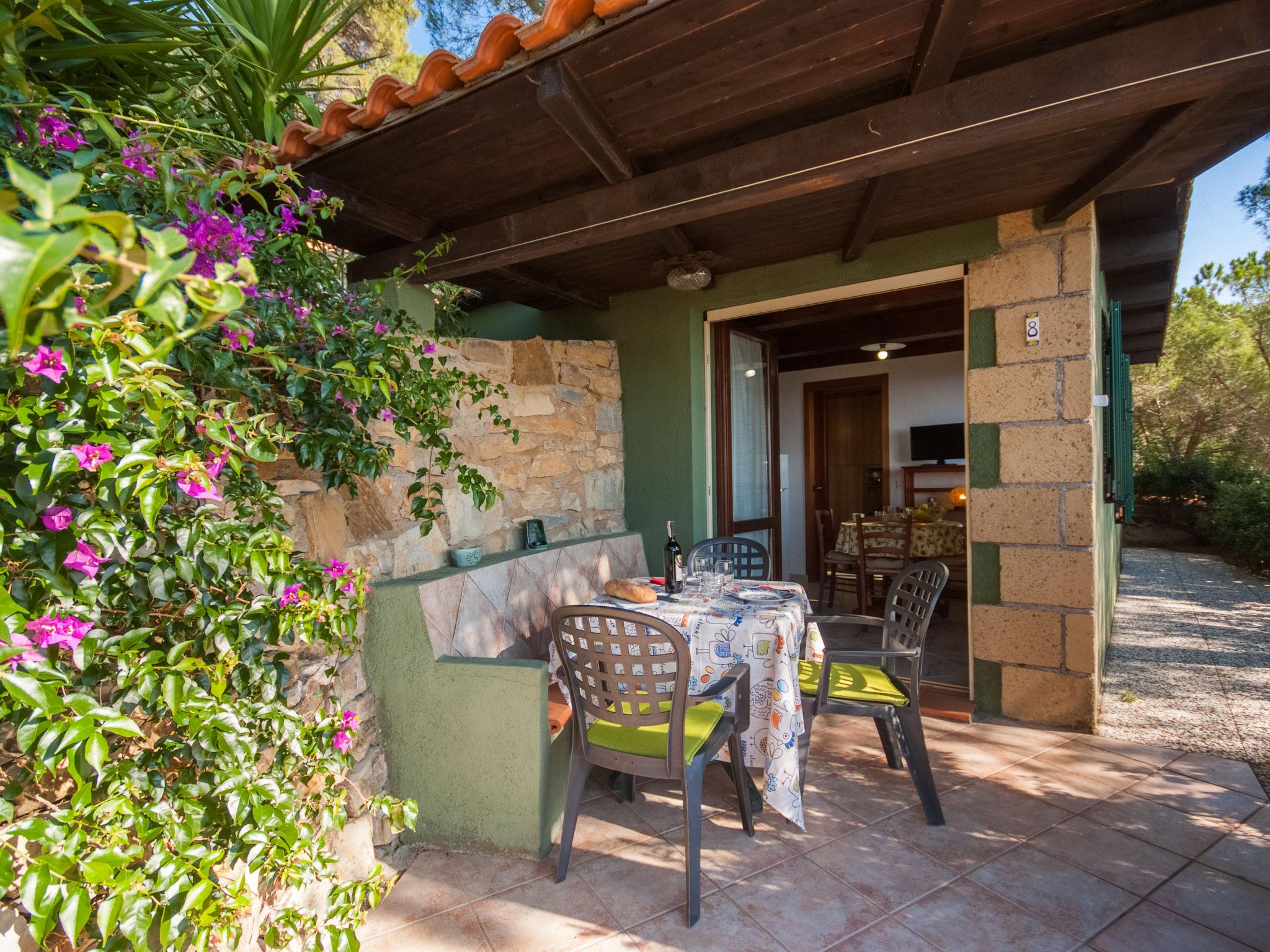 Photo 3 - Maison de 1 chambre à Capoliveri avec jardin et terrasse