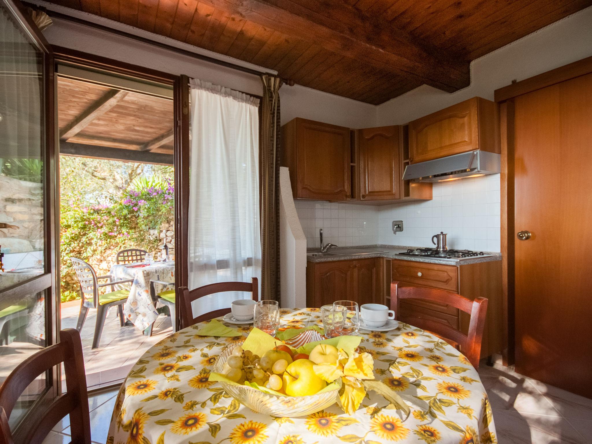 Photo 4 - Maison de 1 chambre à Capoliveri avec jardin et terrasse