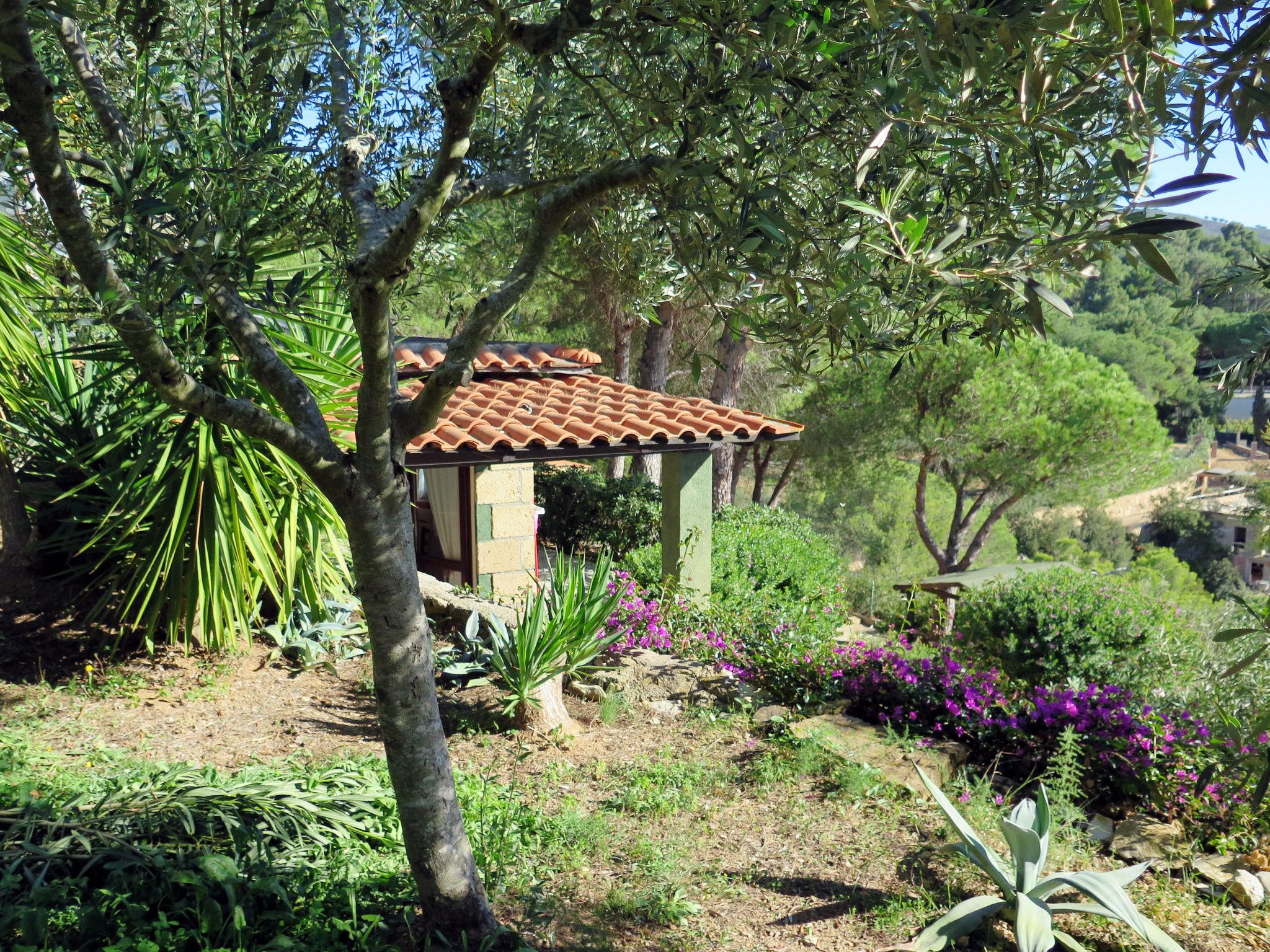 Foto 16 - Casa con 1 camera da letto a Capoliveri con giardino e vista mare